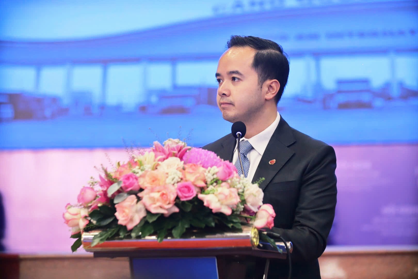 Ông Võ Quốc Huy, Chủ tịch HĐQT kiêm Tổng Giám đốc Cảng Quốc tế Long An chia sẻ ngay sau khi Cảng vinh dự đón nhận giải thưởng. Ông Võ Quốc Huy, Chủ tịch HĐQT kiêm Tổng Giám đốc Cảng Quốc tế Long An chia sẻ ngay sau khi Cảng vinh dự đón nhận giải thưởng.