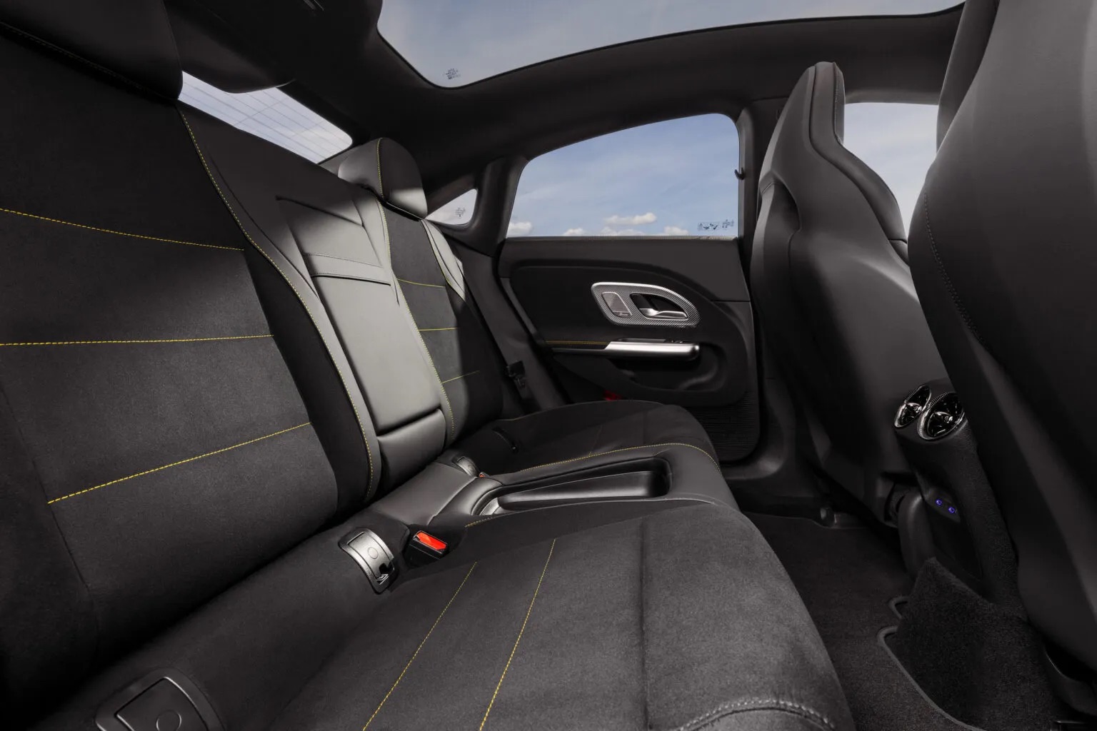 Mercedes CLA đời mới sắp bán tại Việt Nam có bản hiệu suất cao: Mạnh 671hp, AWD, mâm lớn 20 inch, phanh khủng, chạy 670km/sạc - Ảnh 15.