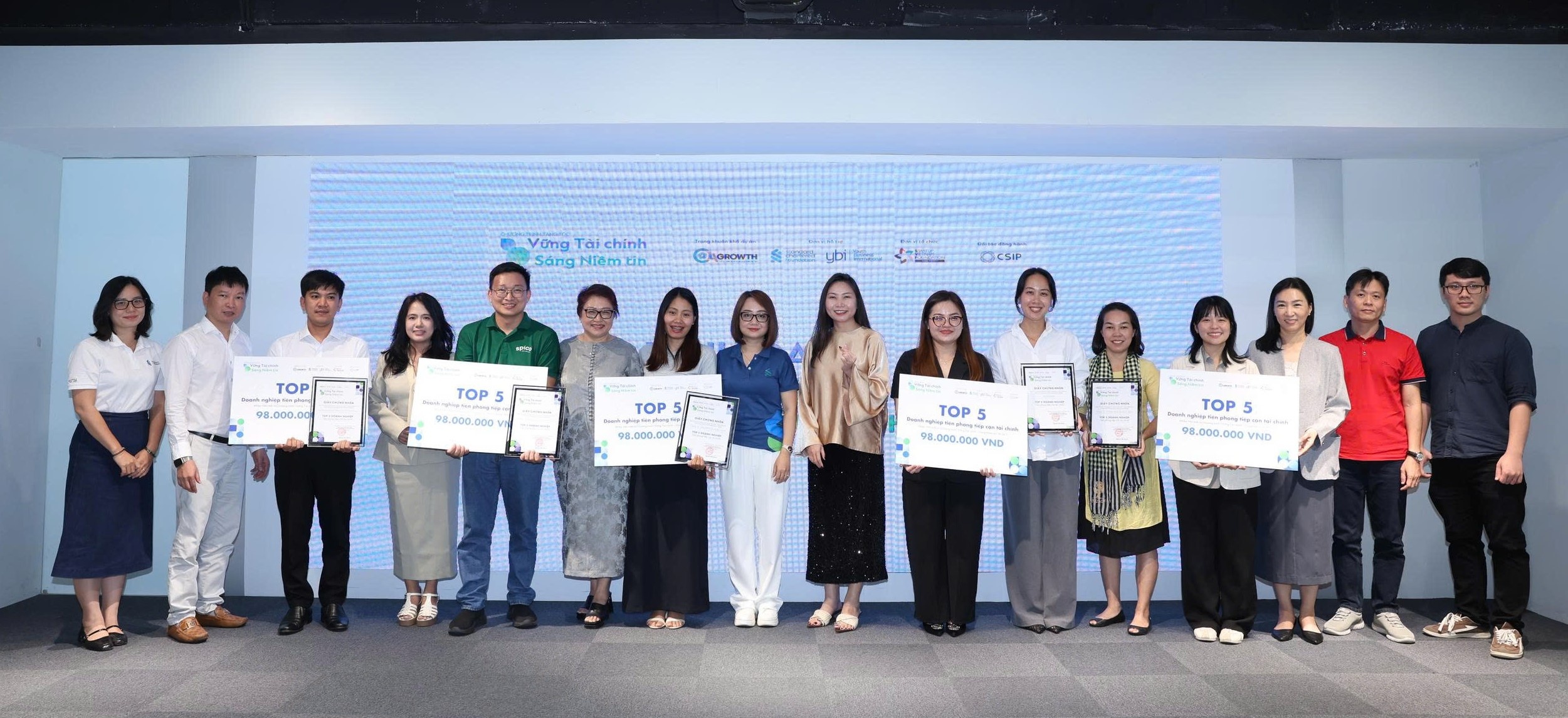 Top 5 Doanh nghiệp xuất sắc của Chương trình Tăng tốc Vững Tài chính – Sáng Niềm tin Co4Growth Top 5 Doanh nghiệp xuất sắc của Chương trình Tăng tốc Vững Tài chính – Sáng Niềm tin Co4Growth