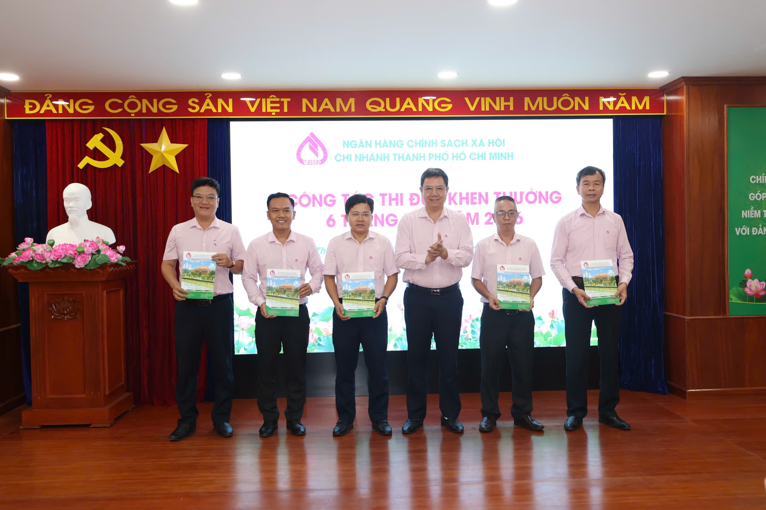 NHCSXH TP. Hồ Chí Minh góp phần tích cực phát triển kinh tế và bảo đảm an sinh xã hội NHCSXH TP. Hồ Chí Minh góp phần tích cực phát triển kinh tế và bảo đảm an sinh xã hội