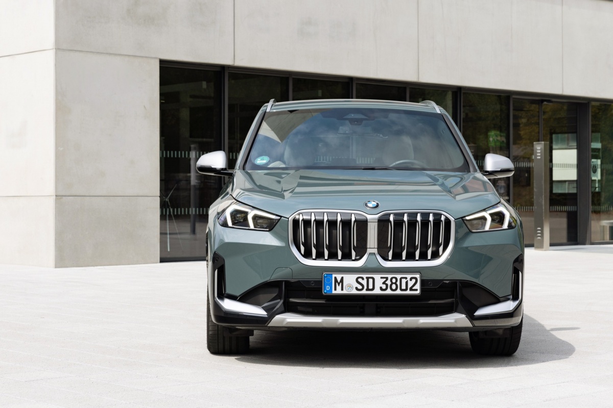 BMW X1 chốt giá 1,689 tỷ đồng tại Việt Nam: Một bản, máy 2.0L, có màn cong, ADAS, cạnh tranh Q3 với giá rẻ hơn 410 triệu đồng