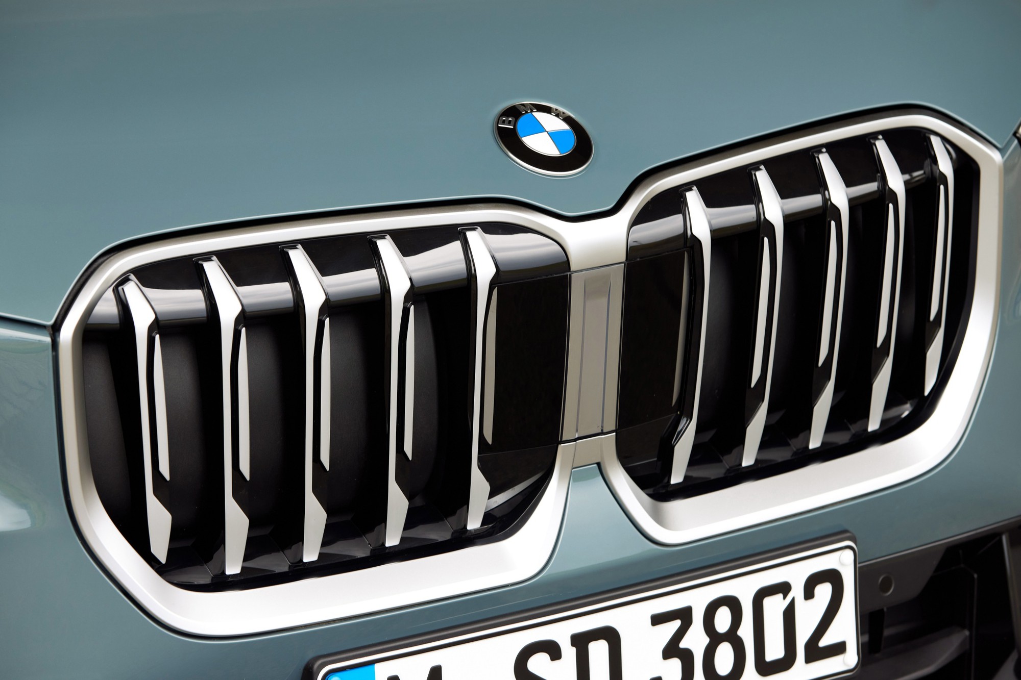 BMW X1 chốt giá 1,689 tỷ đồng tại Việt Nam: Một bản, máy 2.0L, có màn cong, ADAS, cạnh tranh Q3 với giá rẻ hơn 410 triệu đồng - Ảnh 11.