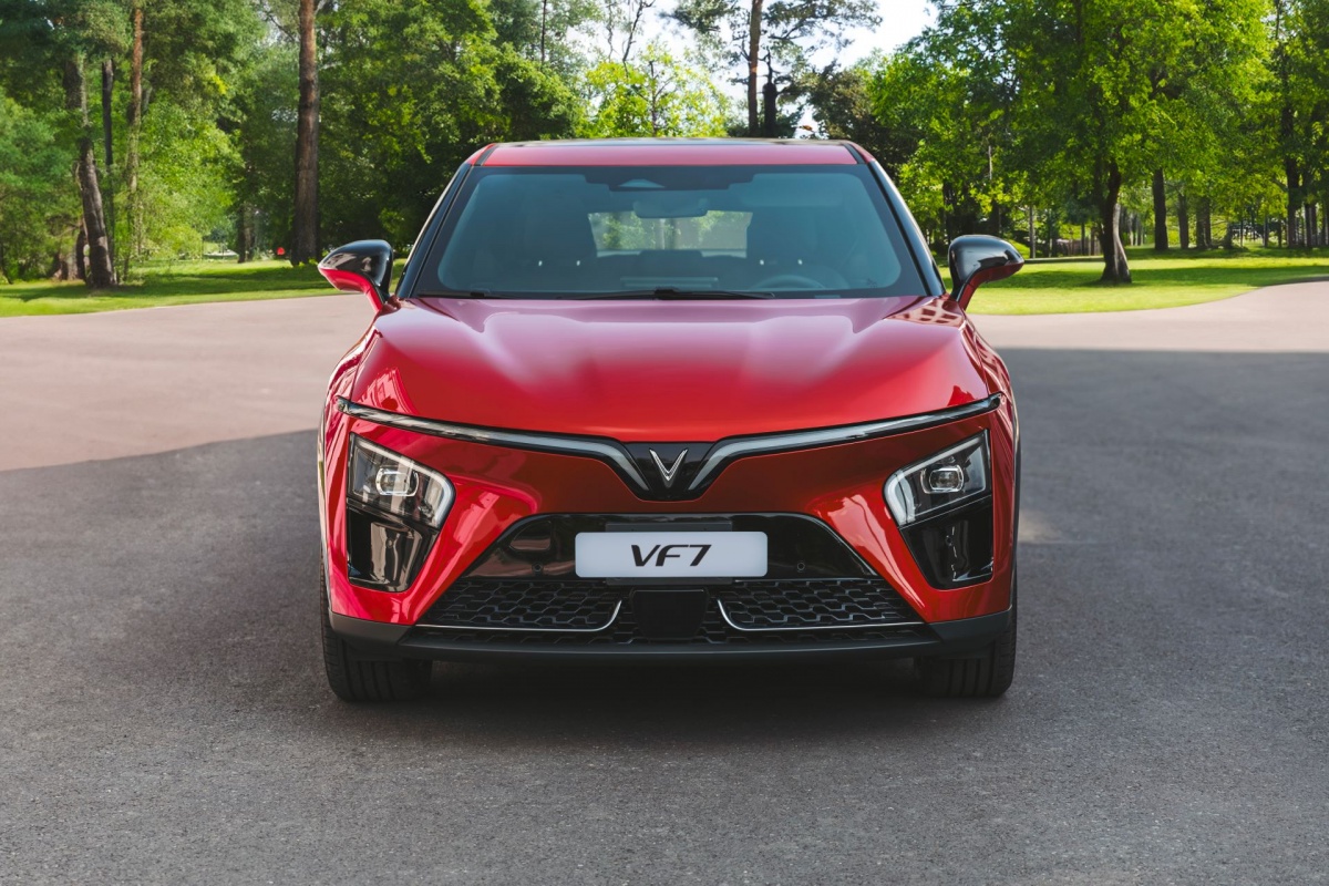 Chủ xe ví VinFast VF 7 như bộ suit lịch lãm: Chỉn chu nhưng vẫn đầy bản sắc Chủ xe ví VinFast VF 7 như bộ suit lịch lãm: Chỉn chu nhưng vẫn đầy bản sắc