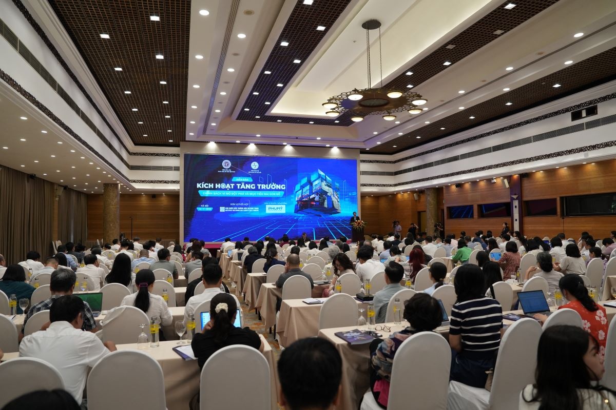 Quang cảnh diễn đàn Quang cảnh diễn đàn