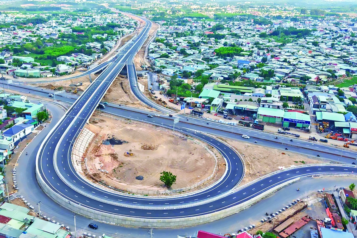 Nhận diện điểm nghẽn để tăng tốc nửa cuối năm