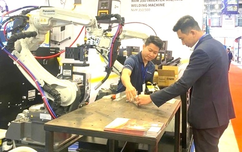 Công nghiệp hỗ trợ: Liên kết để bước vào cuộc cạnh tranh toàn cầu Công nghiệp hỗ trợ: Liên kết để bước vào cuộc cạnh tranh toàn cầu