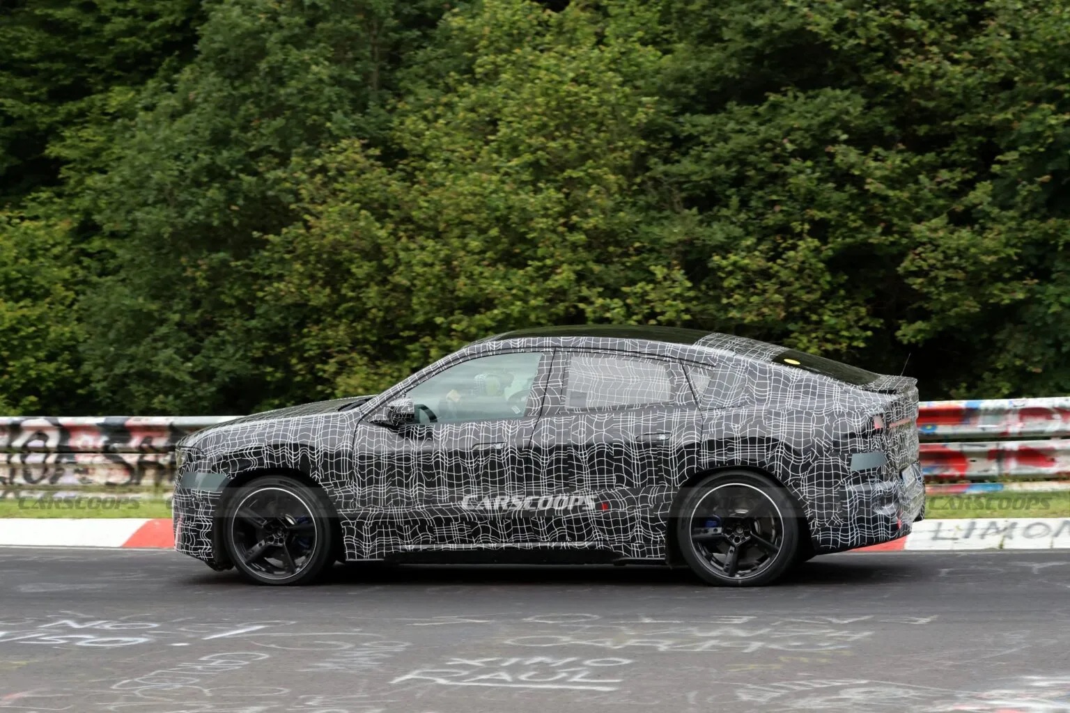 BMW X4 bản điện đời mới lộ diện BMW X4 bản điện đời mới lộ diện: Thay đổi lớn từ ngoài vào trong, cánh gió tích hợp lần đầu xuất hiện, có thể ra mắt cuối năm 'đáp trả' Q5 Sportback - Ảnh 4.