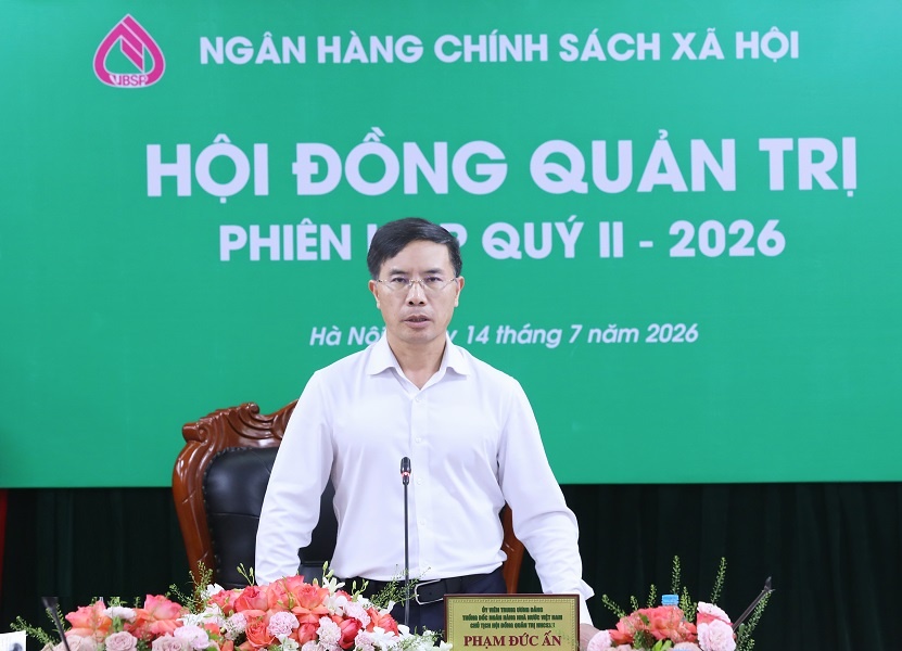 Chủ tịch HĐQT NHCSXH Phạm Đức Ấn chủ trì phiên họp