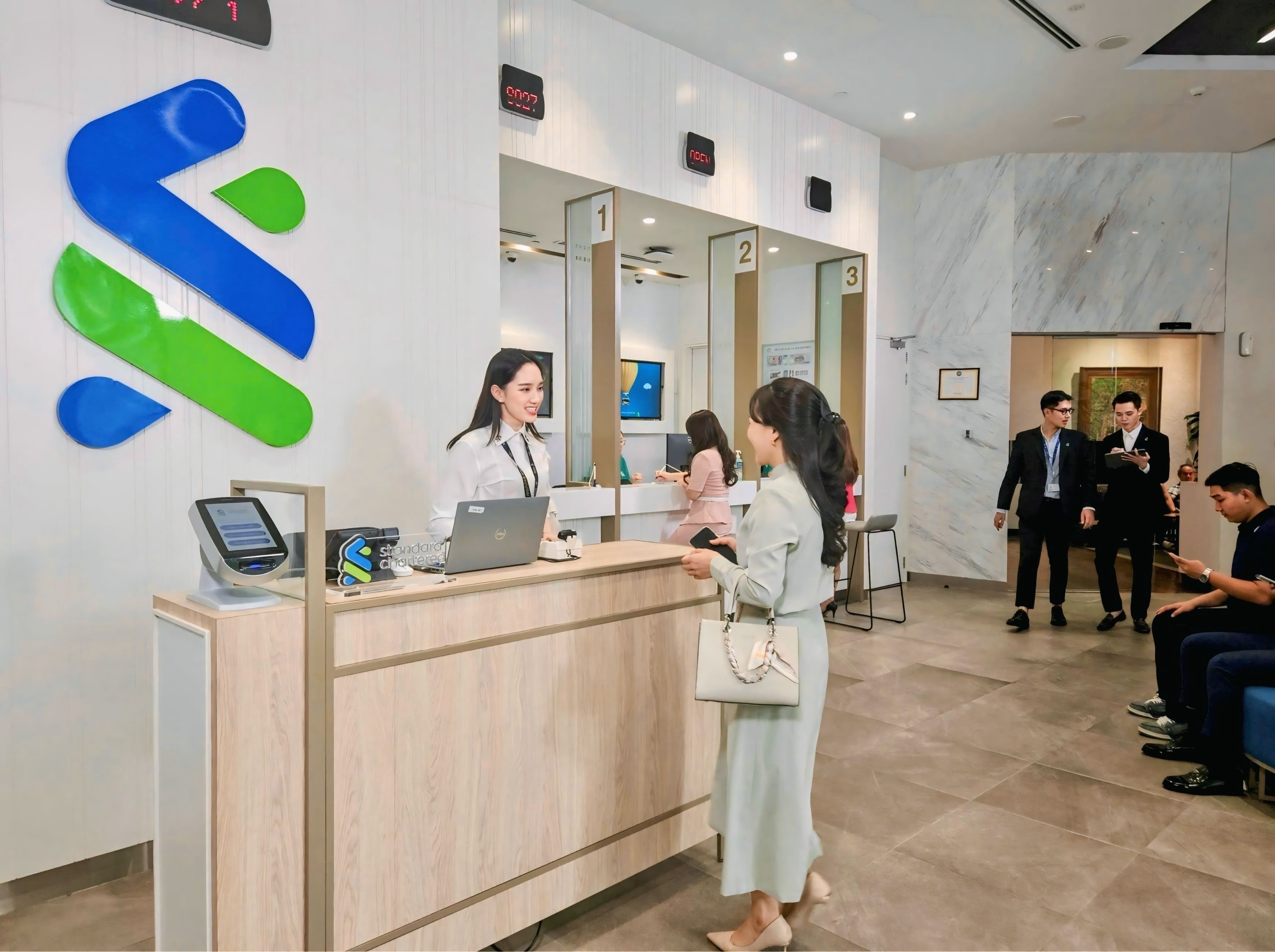 Standard Chartered nâng tầm đặc quyền Ngân hàng Ưu tiên, tặng ưu đãi đến 21 triệu đồng cho khách hàng mới