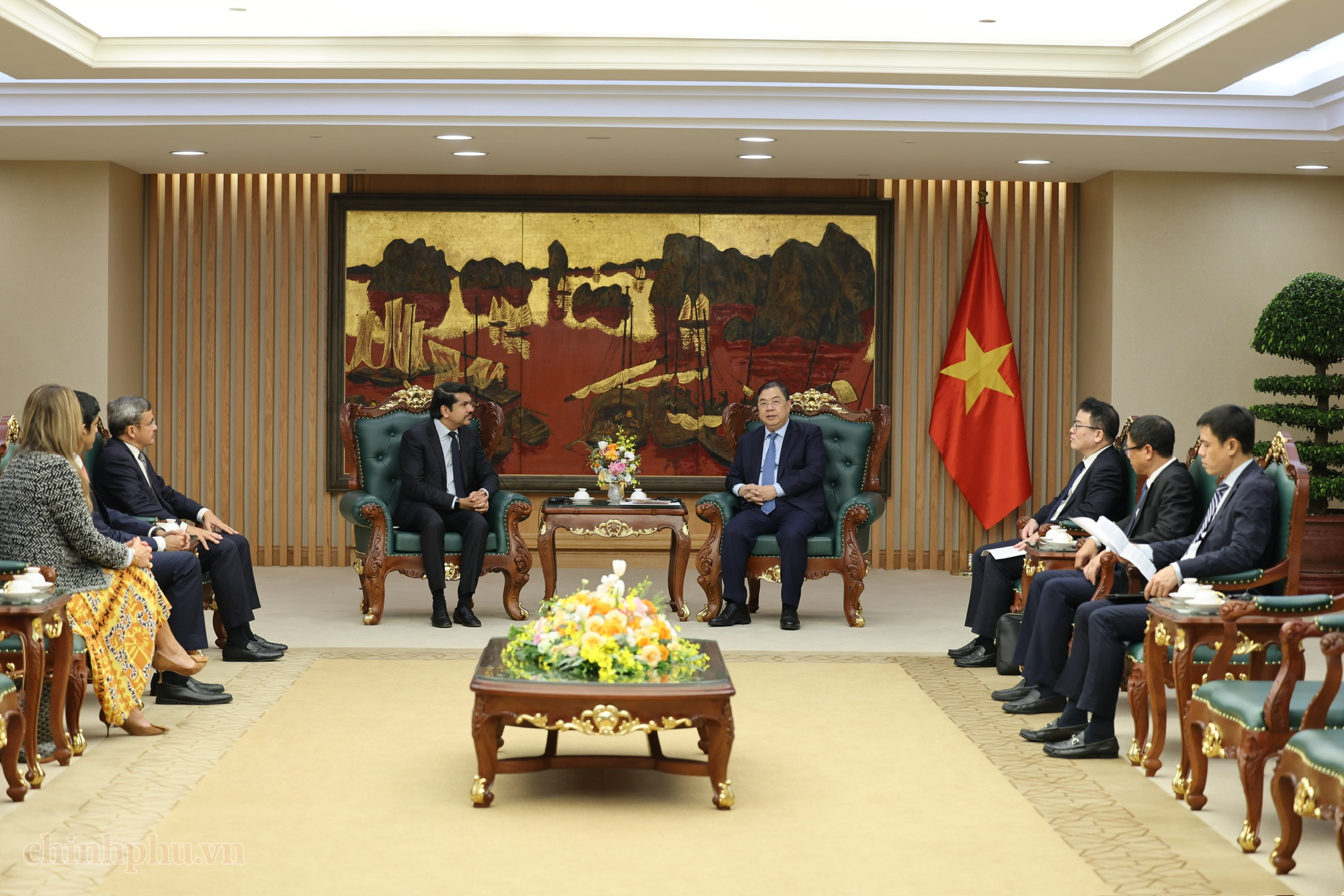Phó Thủ tướng Thường trực khẳng định Việt Nam coi trọng sự quan tâm của các quỹ đầu tư hàng đầu thế giới như Blackstone; mong muốn tập đoàn tiếp tục mở rộng đầu tư, đóng góp vào quá trình phát triển doanh nghiệp, nâng cao năng lực cạnh tranh và thúc đẩy tăng trưởng bền vững của Việt Nam - Ảnh: VGP/Phương Nguyên Phó Thủ tướng Thường trực khẳng định Việt Nam coi trọng sự quan tâm của các quỹ đầu tư hàng đầu thế giới như Blackstone; mong muốn tập đoàn tiếp tục mở rộng đầu tư, đóng góp vào quá trình phát triển doanh nghiệp, nâng cao năng lực cạnh tranh và thúc đẩy t