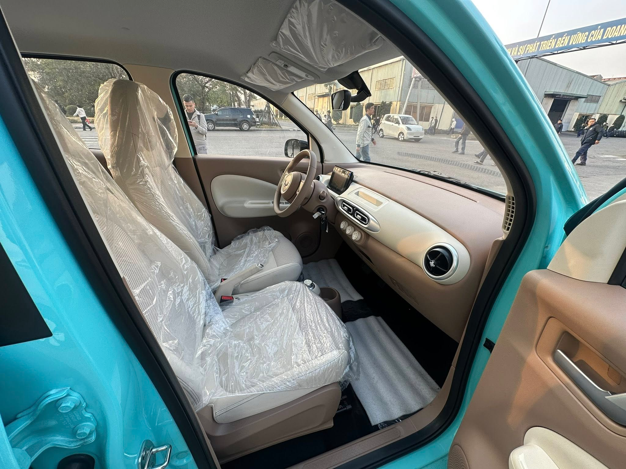 Xe điện mini Wuling Macaron chốt giá từ 269 triệu tại Việt Nam Xe điện mini Wuling Macaron chốt giá từ 269 triệu tại Việt Nam: 2 phiên bản, đi xa nhất 300 km/sạc, có trang bị độc nhất phân khúc được nhiều gia đình quan tâm - Ảnh 3.