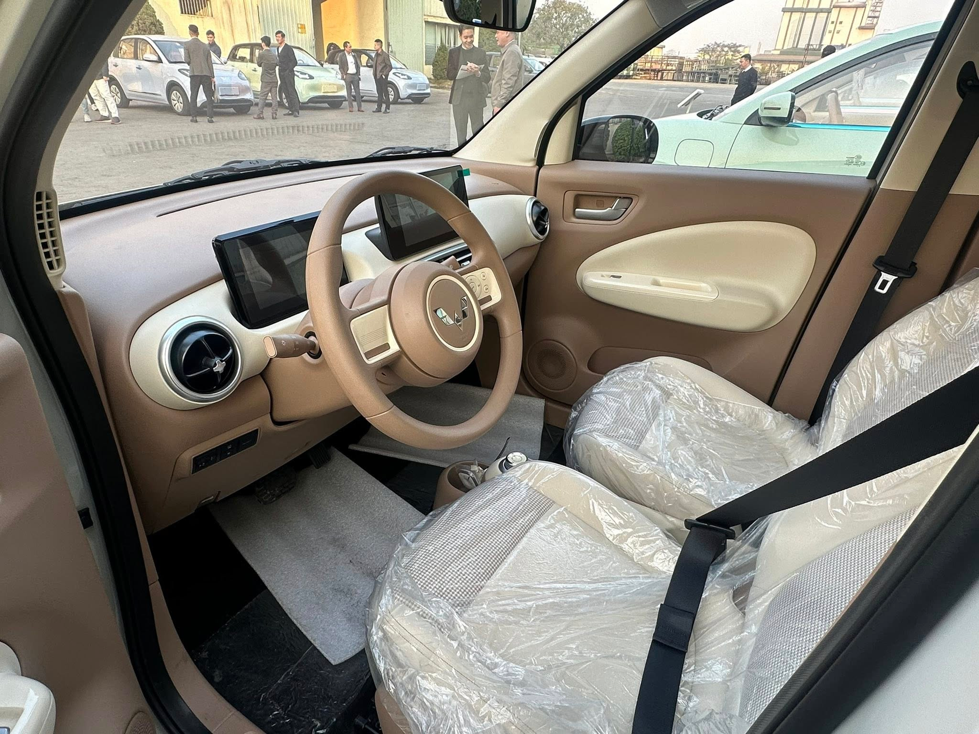 Xe điện mini Wuling Macaron chốt giá từ 269 triệu tại Việt Nam Xe điện mini Wuling Macaron chốt giá từ 269 triệu tại Việt Nam: 2 phiên bản, đi xa nhất 300 km/sạc, có trang bị độc nhất phân khúc được nhiều gia đình quan tâm - Ảnh 2.
