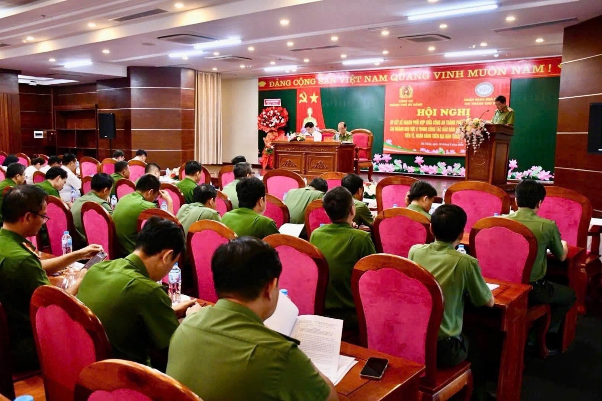Phối hợp công tác bảo đảm an ninh, an toàn trong lĩnh vực ngân hàng Phối hợp công tác bảo đảm an ninh, an toàn trong lĩnh vực ngân hàng