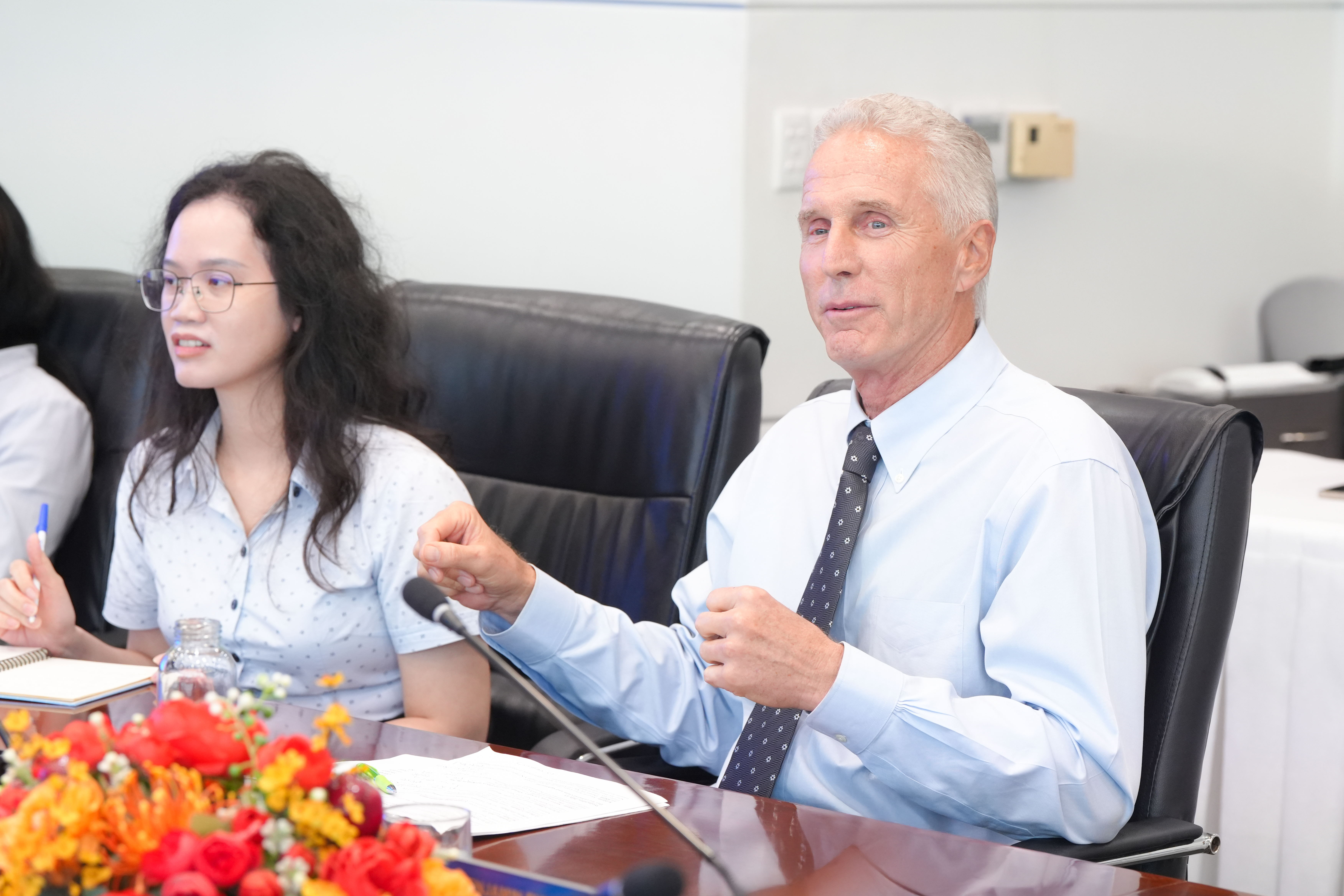 Ông Benjamin Bystrom, Giám đốc Chương trình Asian Field Study chia sẻ tại lễ đón Ông Benjamin Bystrom, Giám đốc Chương trình Asian Field Study chia sẻ tại lễ đón
