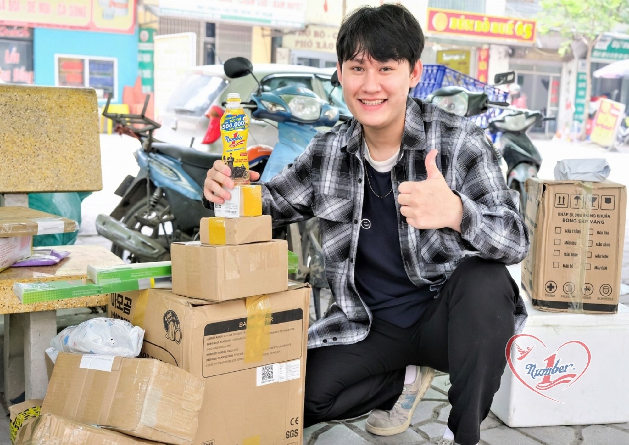 1/ Number 1 là người bạn đồng hành của nhiều người trên những hành trình mưu sinh mỗi ngày, tiếp thêm năng lượng và mang đến cơ hội nhận những giải thưởng giá trị trong hè năm nay.