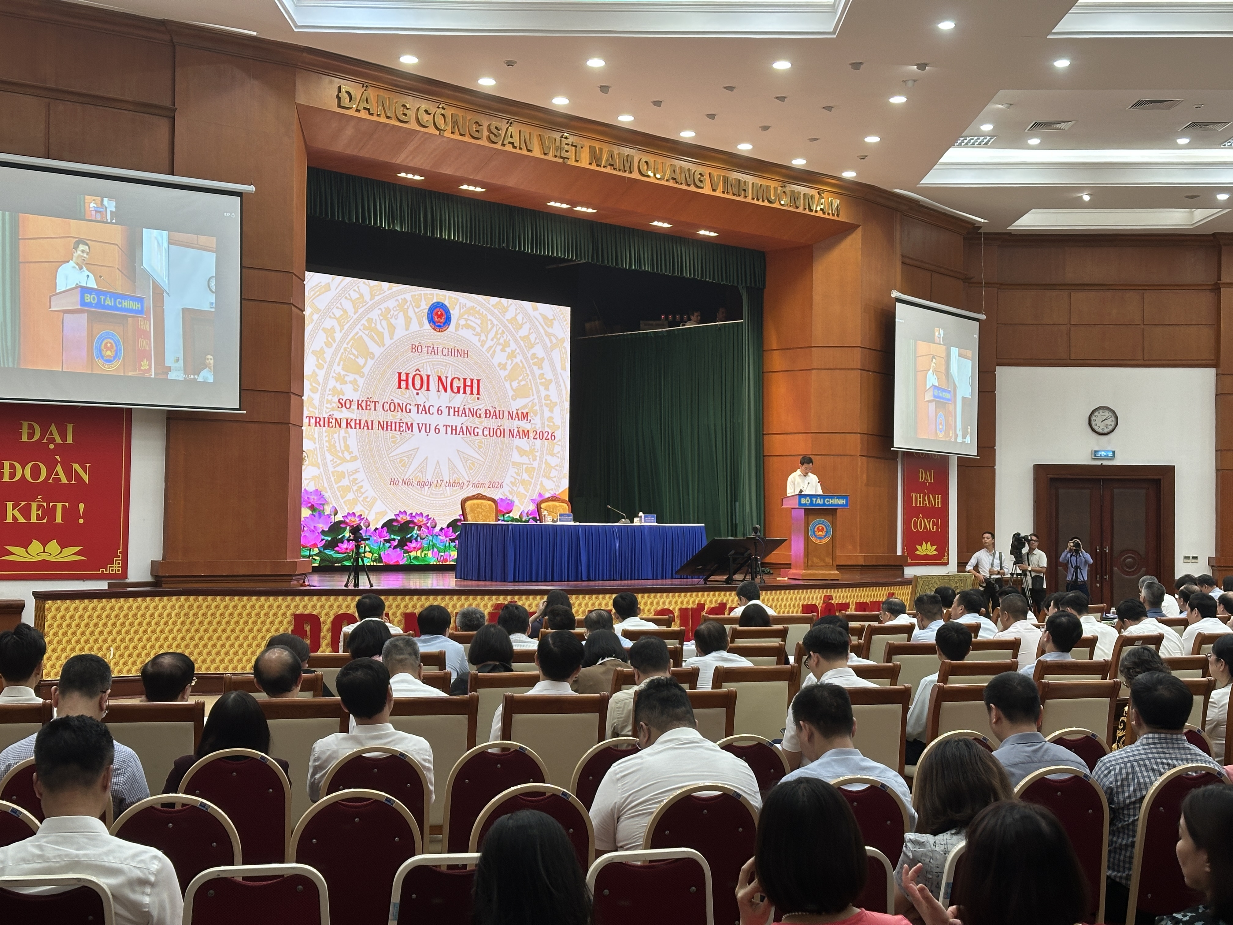 Nỗ lực cao hơn, hành động nhanh hơn đưa nguồn lực tài chính tăng tốc hỗ trợ nền kinh tế Nỗ lực cao hơn, hành động nhanh hơn đưa nguồn lực tài chính tăng tốc hỗ trợ nền kinh tế