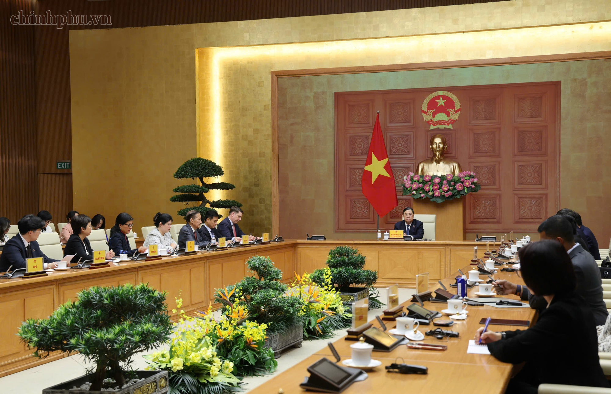 Phó Thủ tướng Thường trực Chính phủ Phạm Gia Túc chủ trì cuộc làm việc với đại diện hiệp hội và một số doanh nghiệp Hoa Kỳ - Ảnh: VGP/Phương Nguyên Phó Thủ tướng Thường trực Chính phủ Phạm Gia Túc chủ trì cuộc làm việc với đại diện hiệp hội và một số doanh nghiệp Hoa Kỳ - Ảnh: VGP/Phương Nguyên