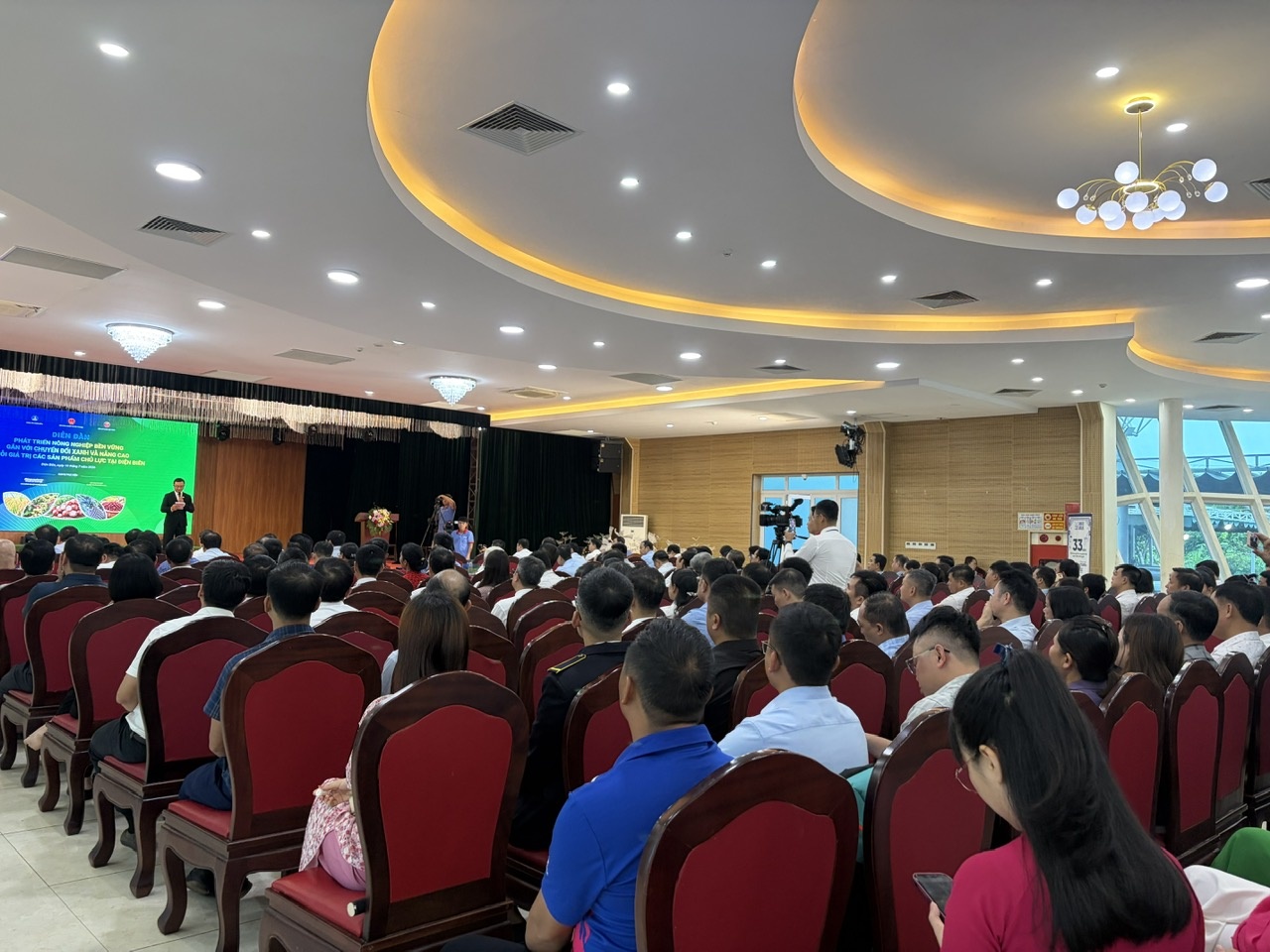 Quang cảnh diễn đàn Quang cảnh diễn đàn