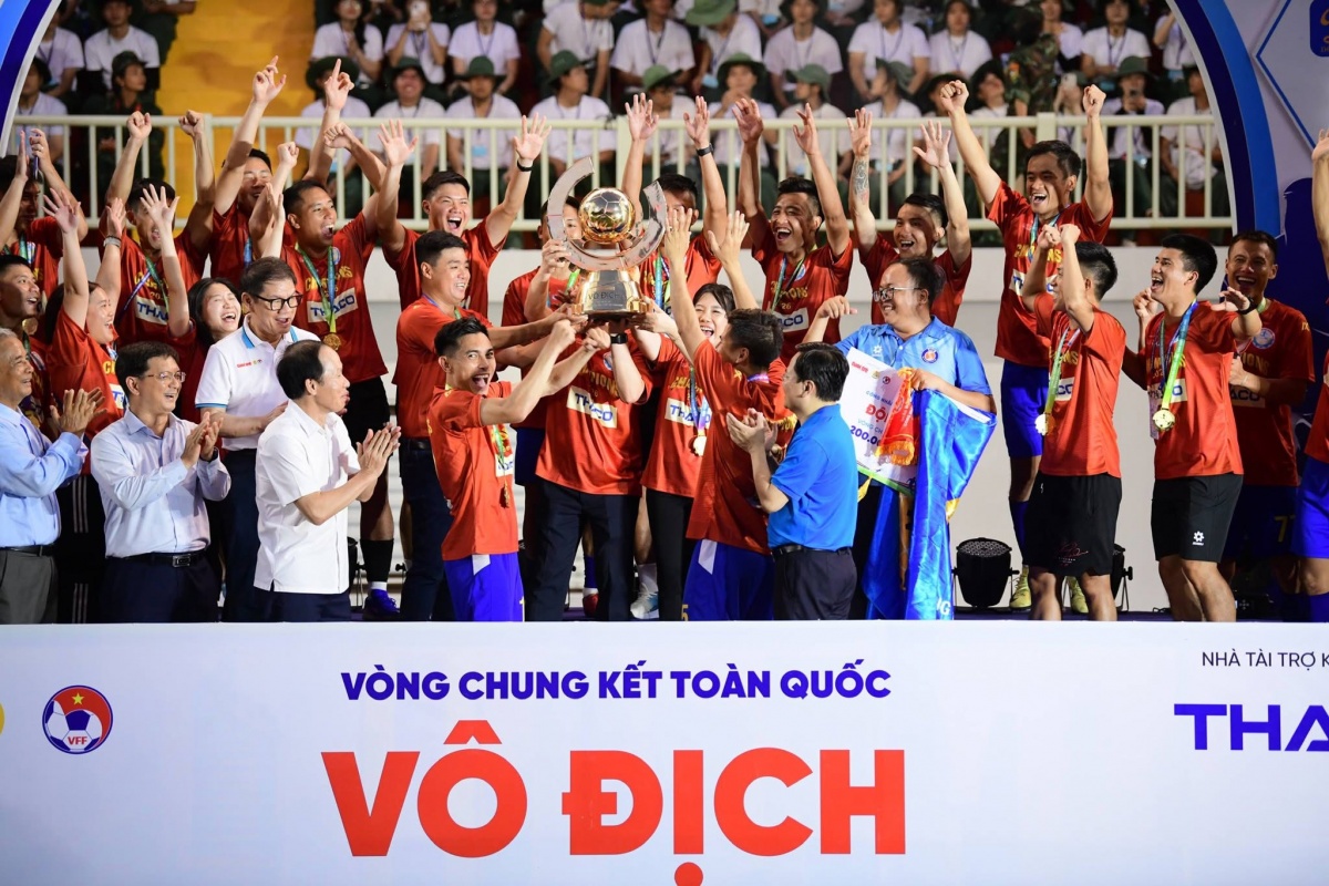 Công đoàn Ngân hàng Việt Nam đăng quang Giải bóng đá công nhân, viên chức Việt Nam 2026