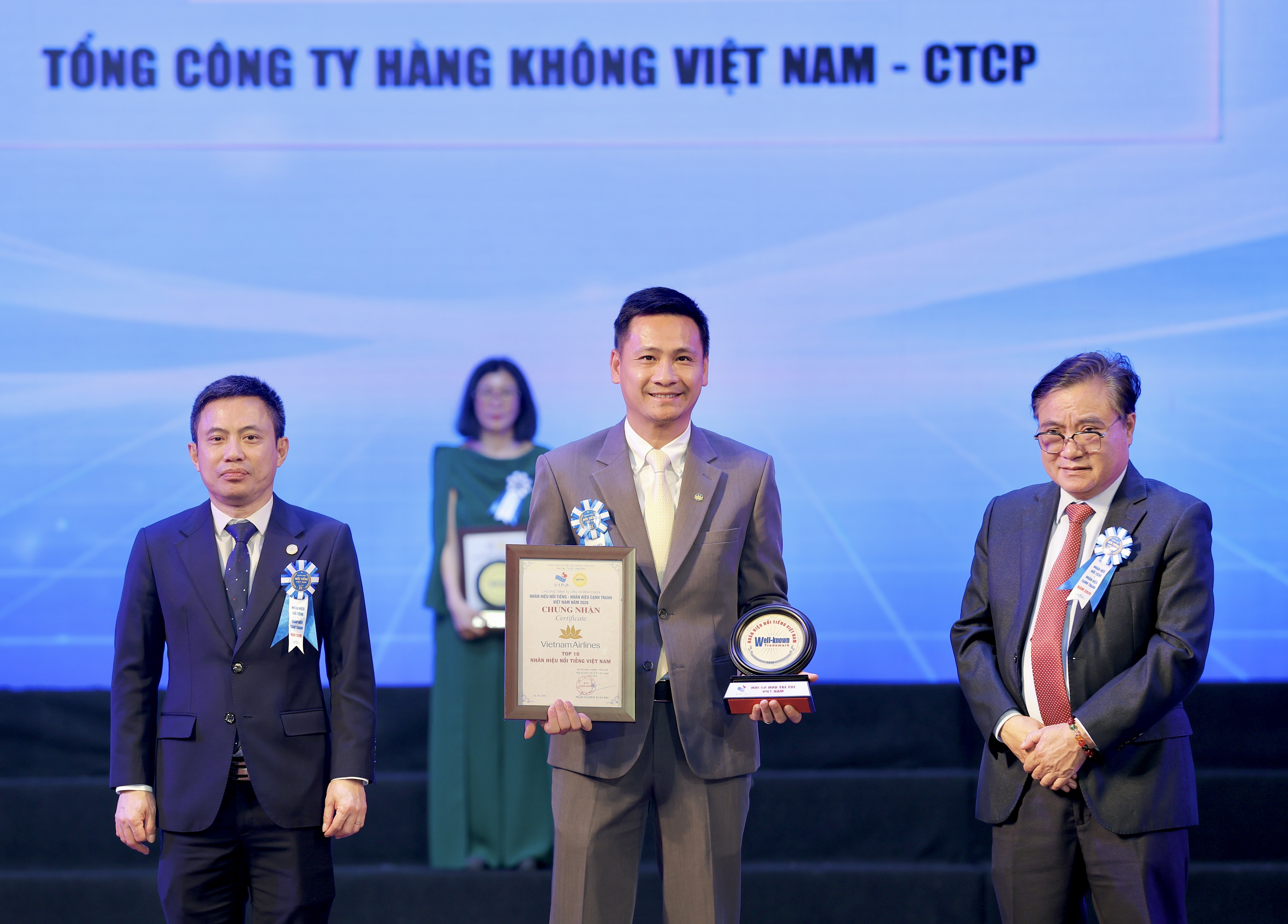 Vietnam Airlines vừa được vinh danh trong Top 10 Nhãn hiệu nổi tiếng Việt Nam năm 2026