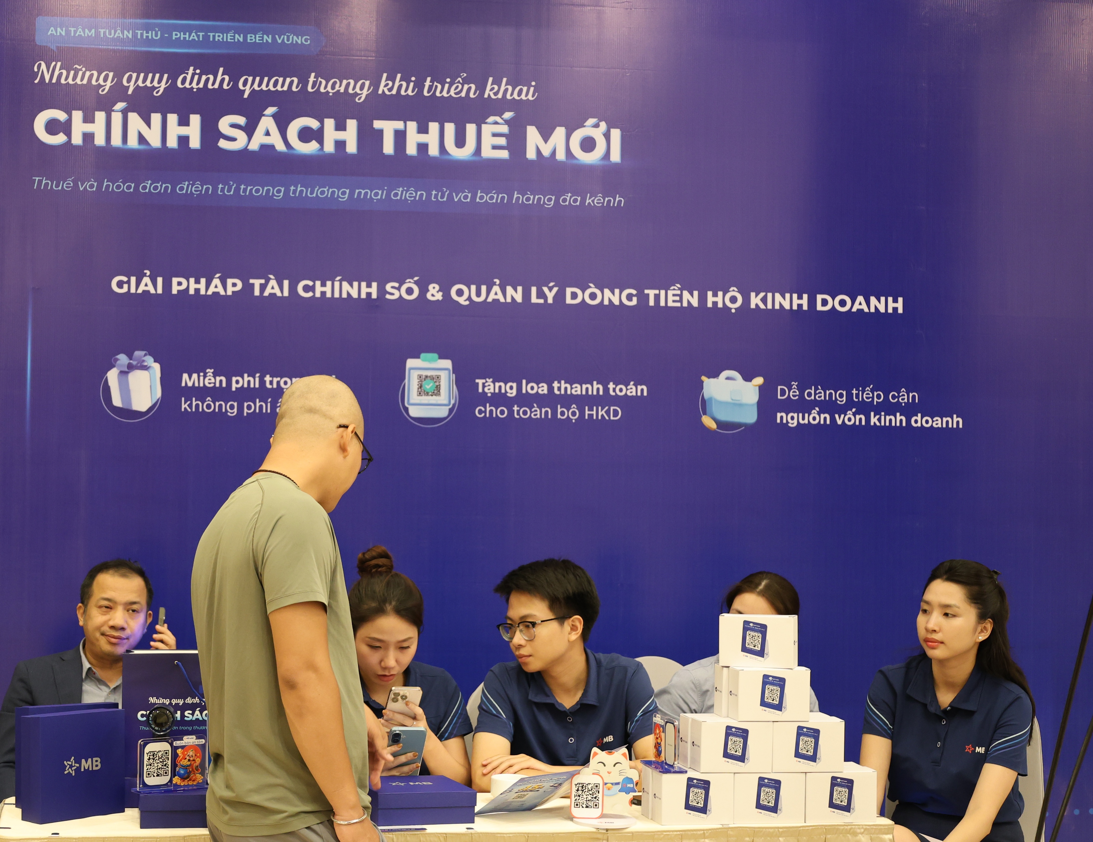 MB đồng hành cùng hộ kinh doanh trước những quy định thuế mới MB đồng hành cùng hộ kinh doanh trước những quy định thuế mới