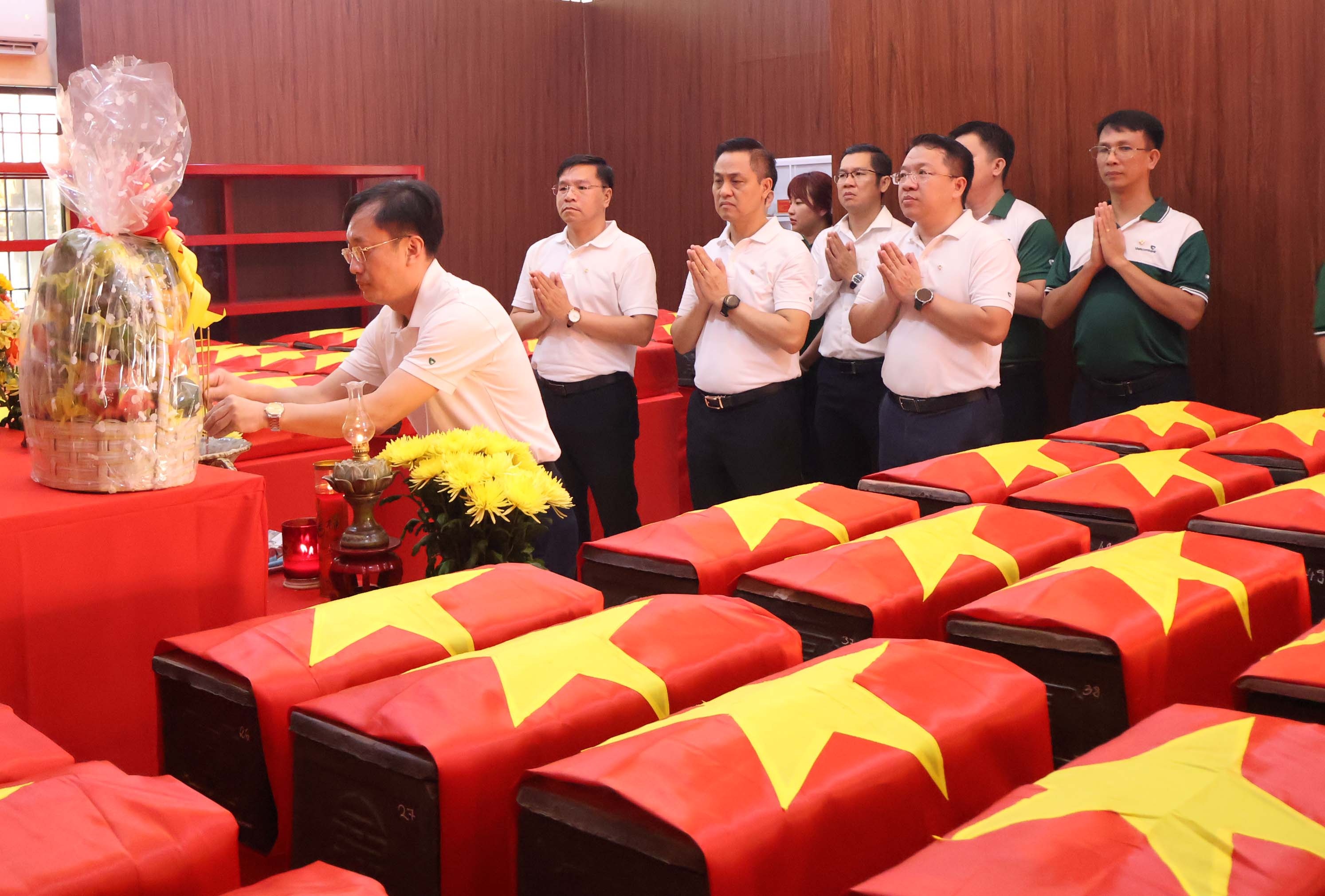 Hoạt động của các chi nhánh Vietcombank ở TP. Hồ Chí Minh còn hưởng ứng “Chiến dịch 500 ngày đêm tìm kiếm, quy tập và xác định danh tính hài cốt liệt sĩ còn thiếu thông tin Hoạt động của các chi nhánh Vietcombank ở TP. Hồ Chí Minh còn hưởng ứng “Chiến dịch 500 ngày đêm tìm kiếm, quy tập và xác định danh tính hài cốt liệt sĩ còn thiếu thông tin