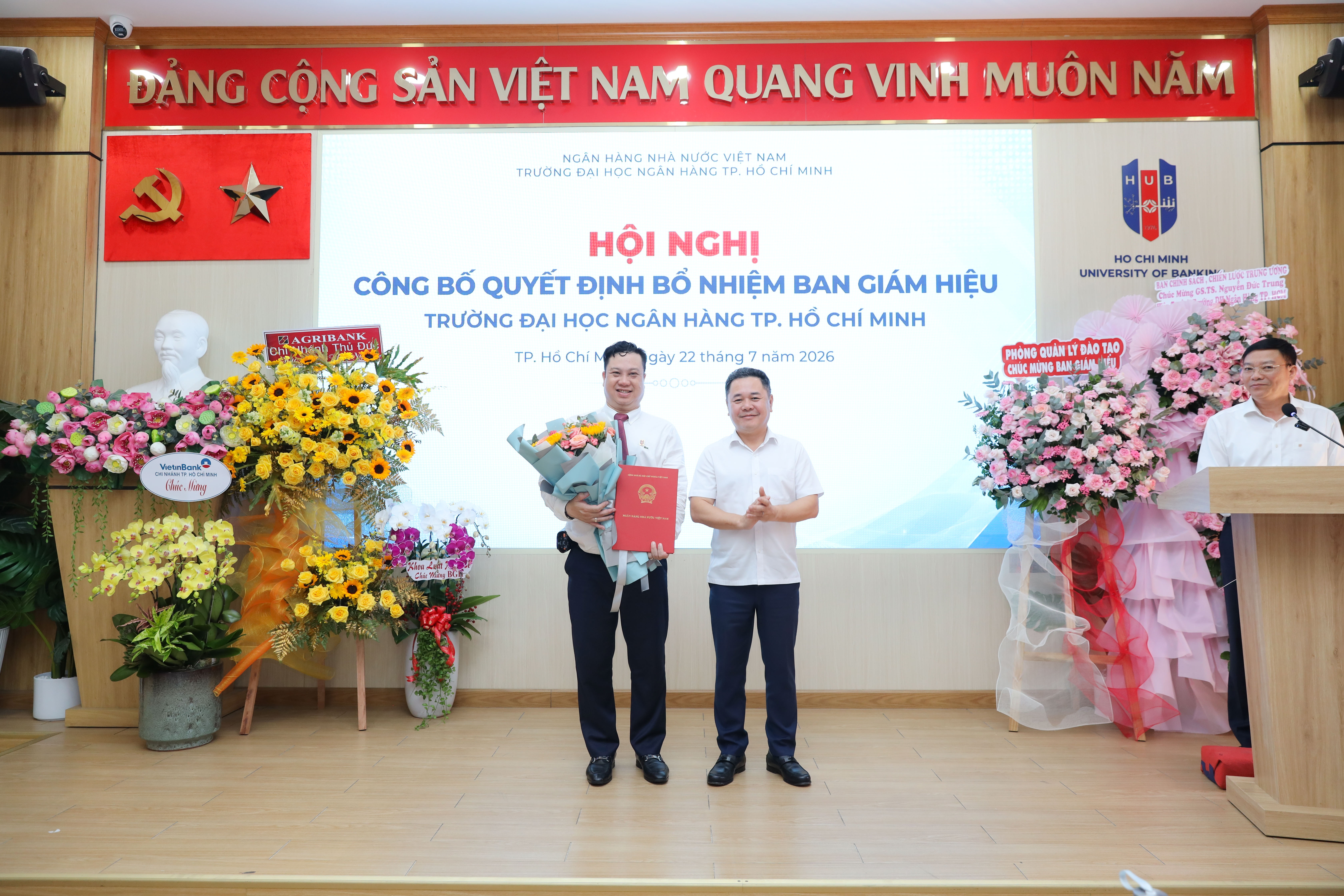 Trường Đại học Ngân hàng TP. Hồ Chí Minh được kiện toàn Ban Giám hiệu Trường Đại học Ngân hàng TP. Hồ Chí Minh được kiện toàn Ban Giám hiệu
