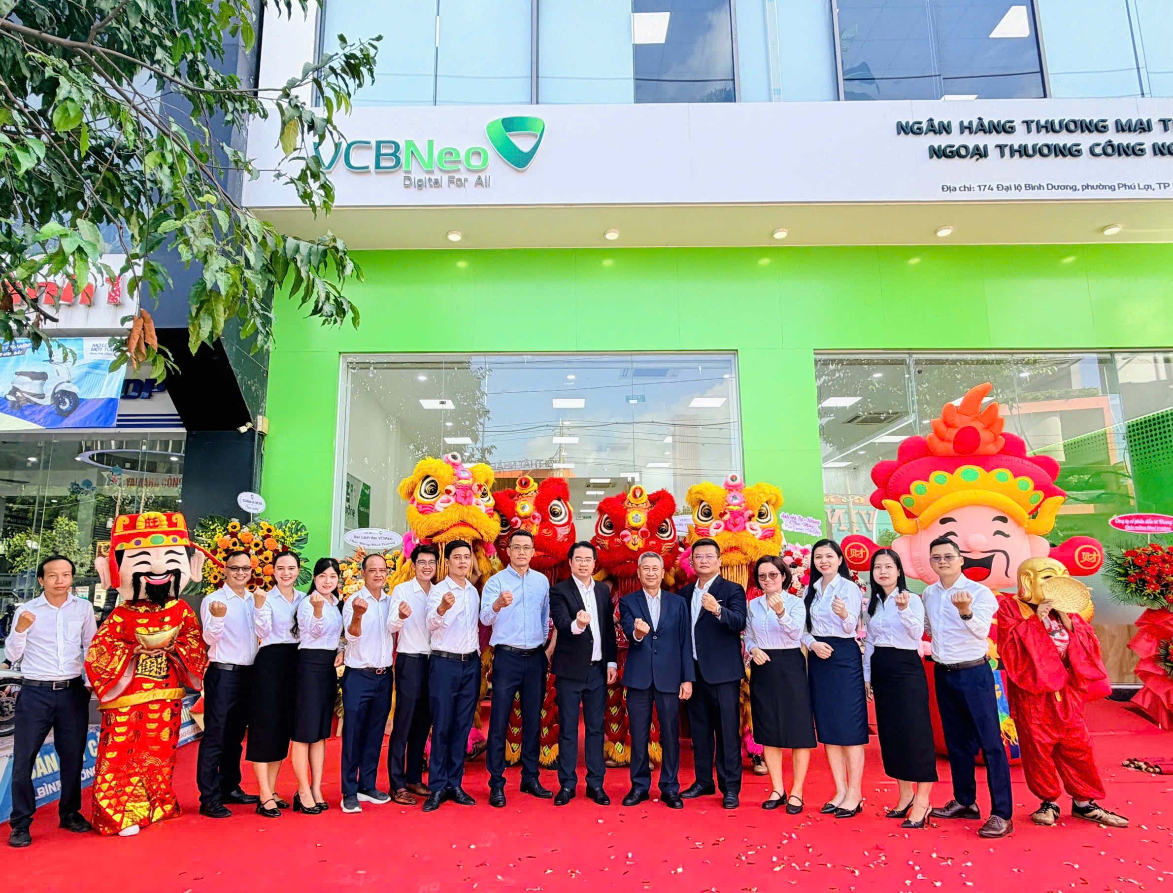 VCBNeo Bình Dương khai trương hoạt động tại địa điểm mới
