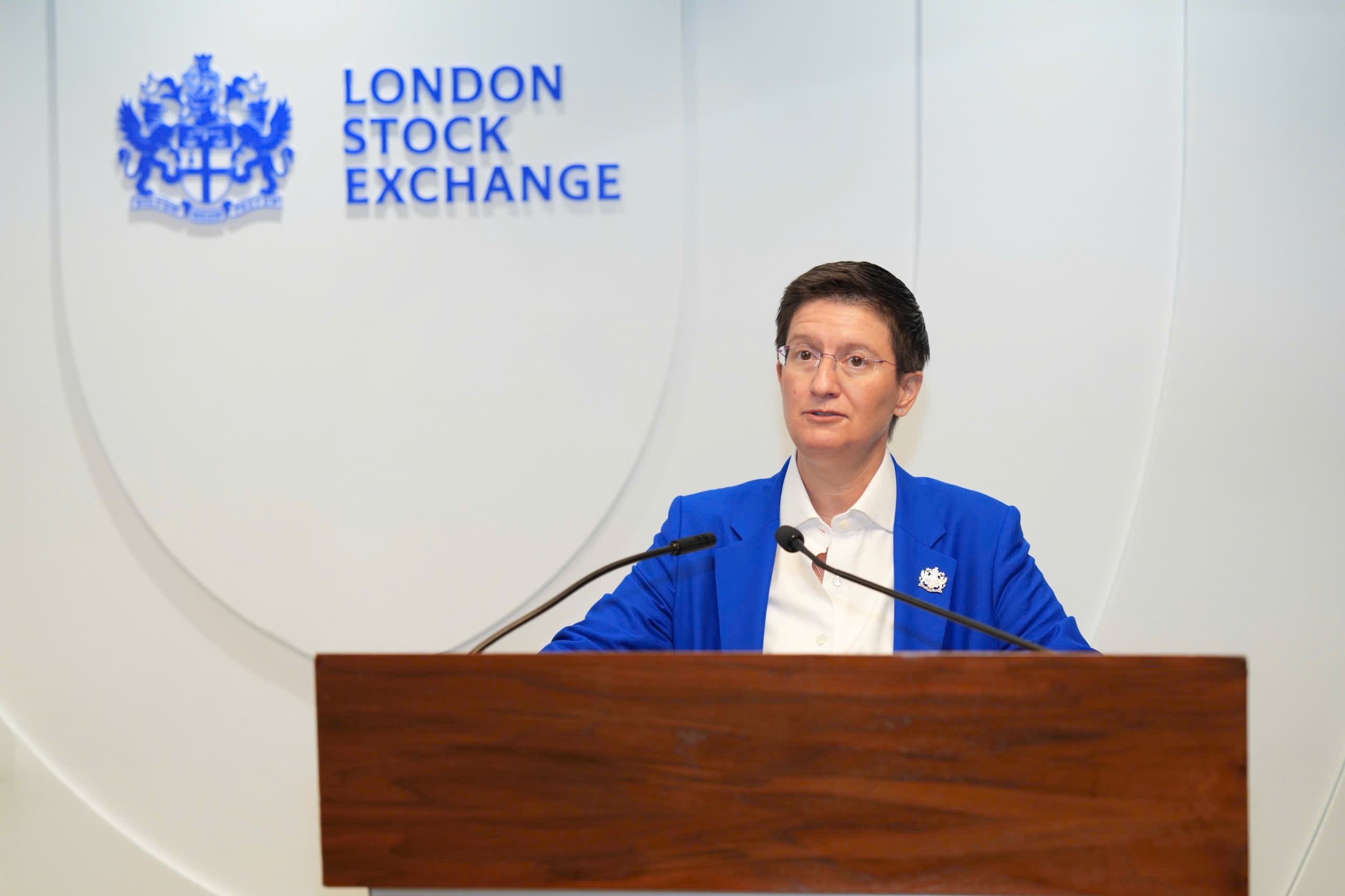 Đại diện Sàn Giao dịch Chứng khoán Luân Đôn (LSE), Tổng giám đốc LSE – Dame Julia Hoggett chào đón Tiến sĩ Nguyễn Thị Phương Thảo thăm trung tâm tài chính lâu đời và uy tín hàng đầu thế giới Đại diện Sàn Giao dịch Chứng khoán Luân Đôn (LSE), Tổng giám đốc LSE – Dame Julia Hoggett chào đón Tiến sĩ Nguyễn Thị Phương Thảo thăm trung tâm tài chính lâu đời và uy tín hàng đầu thế giới
