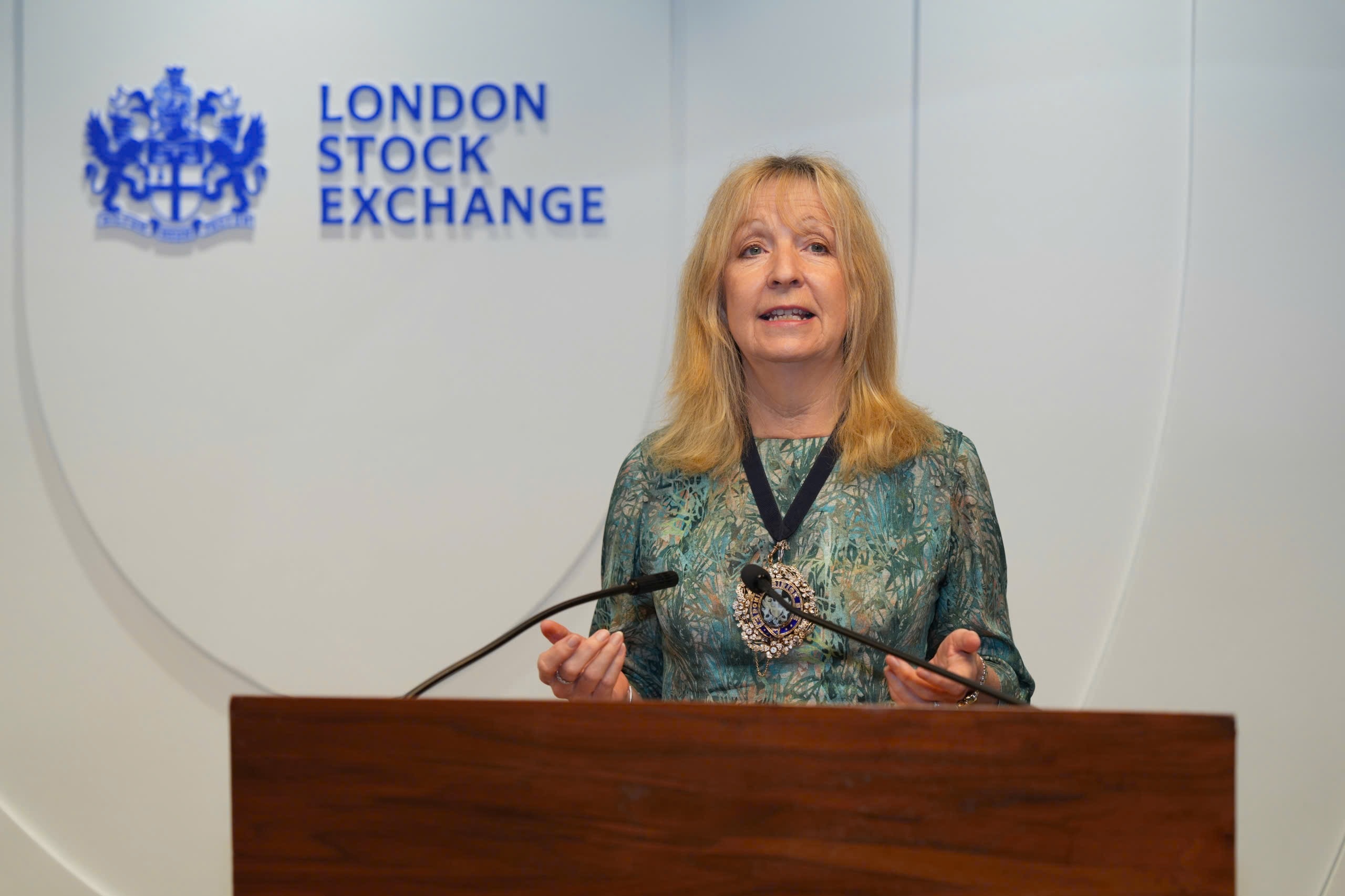 Thị trưởng Khu tài chính Luân Đôn – Dame Sue Langley phát biểu tại buổi gặp gỡ Tiến sĩ Nguyễn Thị Phương Thảo Thị trưởng Khu tài chính Luân Đôn – Dame Sue Langley phát biểu tại buổi gặp gỡ Tiến sĩ Nguyễn Thị Phương Thảo