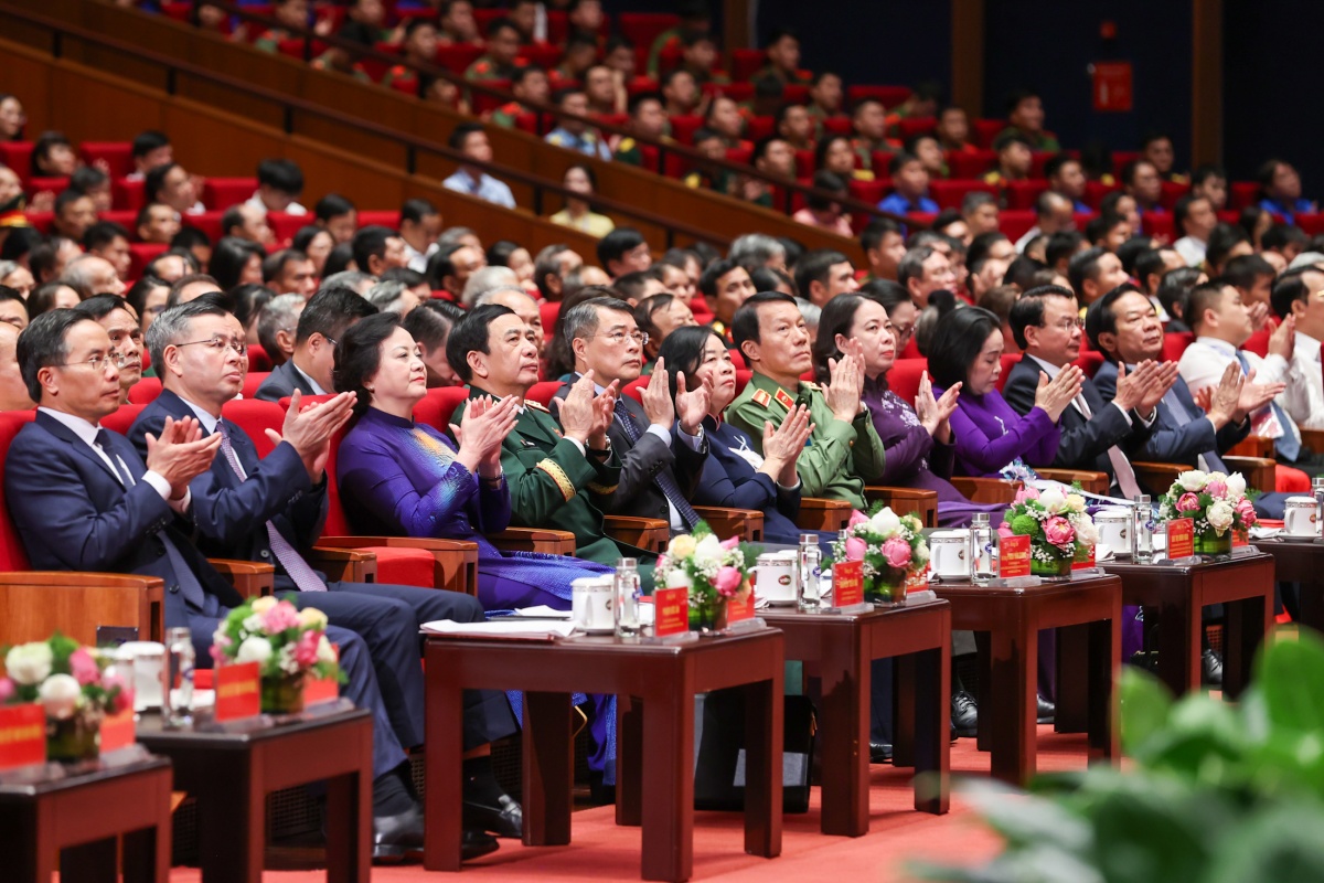 Thủ tướng Lê Minh Hưng cùng các đại biểu dự Hội nghị Thủ tướng Lê Minh Hưng cùng các đại biểu dự Hội nghị