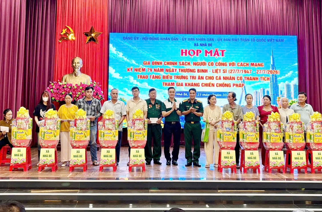 Vietcombank Tân Sài Gòn chăm lo 100 gia đình chính sách công Vietcombank Tân Sài Gòn chăm lo 100 gia đình chính sách công