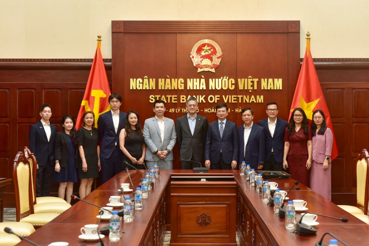 Phó Thống đốc Phạm Thanh Hà cùng Đoàn công tác Bloomberg chụp ảnh lưu niệm Phó Thống đốc Phạm Thanh Hà cùng Đoàn công tác Bloomberg chụp ảnh lưu niệm
