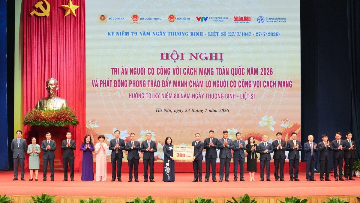 LPBank đóng góp 15 tỷ đồng, chung tay cùng ngành Ngân hàng chăm lo người có công với cách mạng LPBank đóng góp 15 tỷ đồng, chung tay cùng ngành Ngân hàng chăm lo người có công với cách mạng