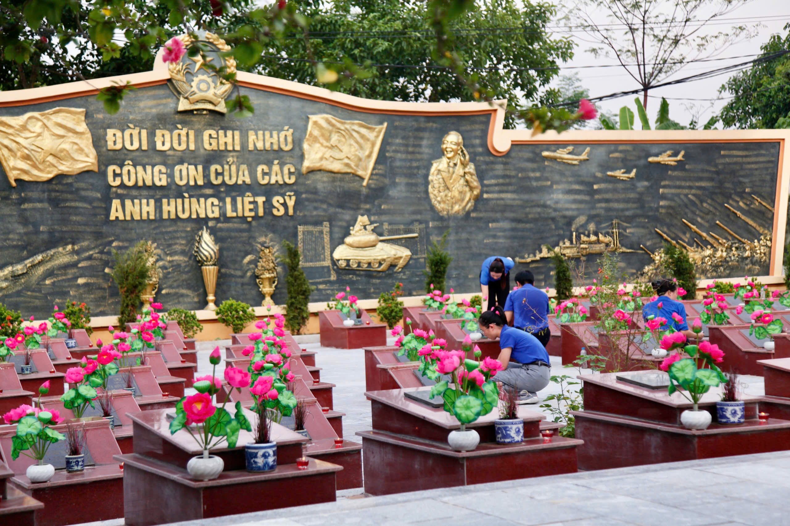 Ngân hàng Nhà nước Khu vực 4 tổ chức các hoạt động tri ân nhân dịp kỷ niệm 79 năm ngày Thương binh Liệt sĩ Ngân hàng Nhà nước Khu vực 4 tổ chức các hoạt động tri ân nhân dịp kỷ niệm 79 năm ngày Thương binh Liệt sĩ