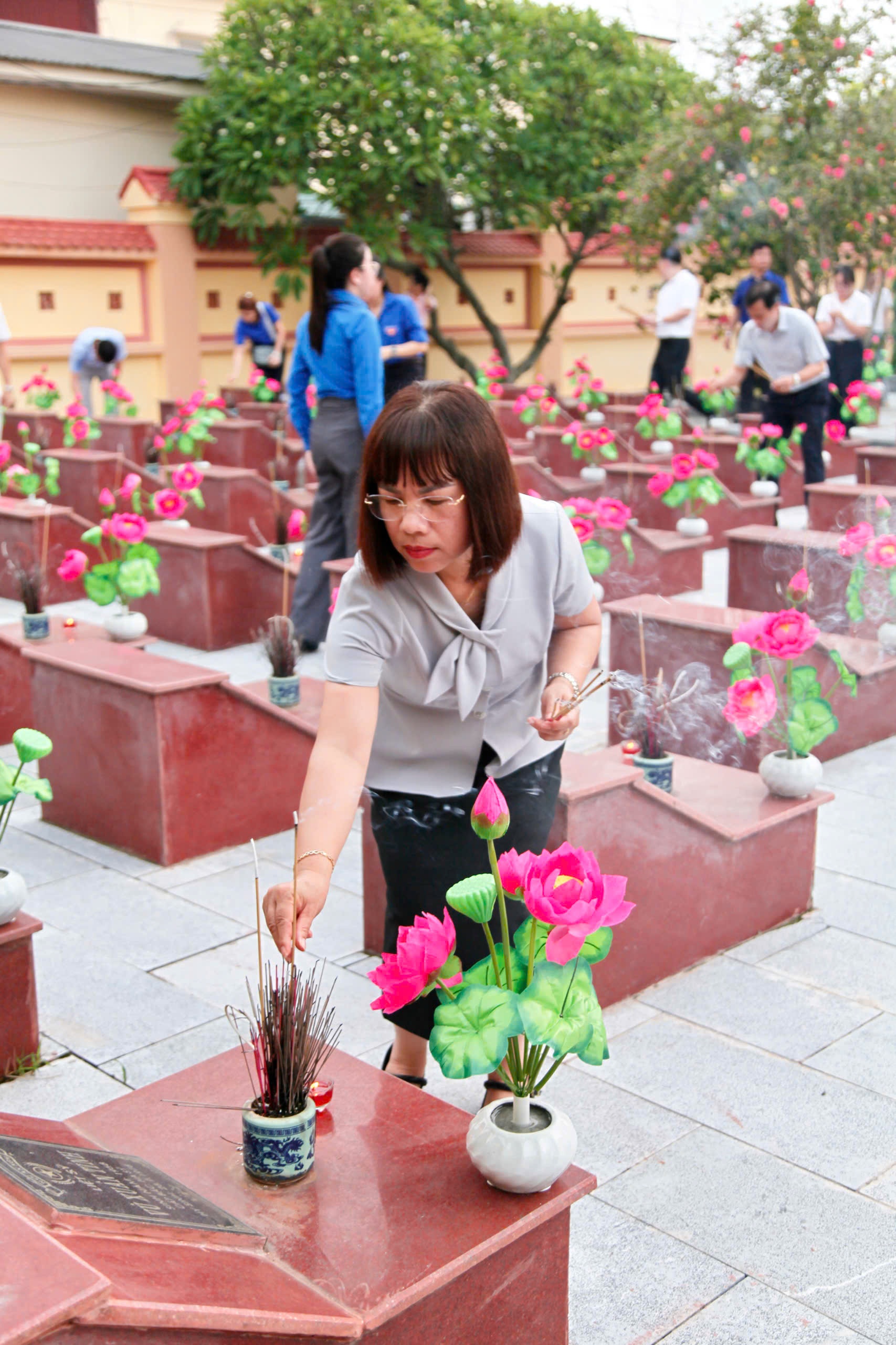 Ngân hàng Nhà nước Khu vực 4 tổ chức các hoạt động tri ân nhân dịp kỷ niệm 79 năm ngày Thương binh Liệt sĩ Ngân hàng Nhà nước Khu vực 4 tổ chức các hoạt động tri ân nhân dịp kỷ niệm 79 năm ngày Thương binh Liệt sĩ