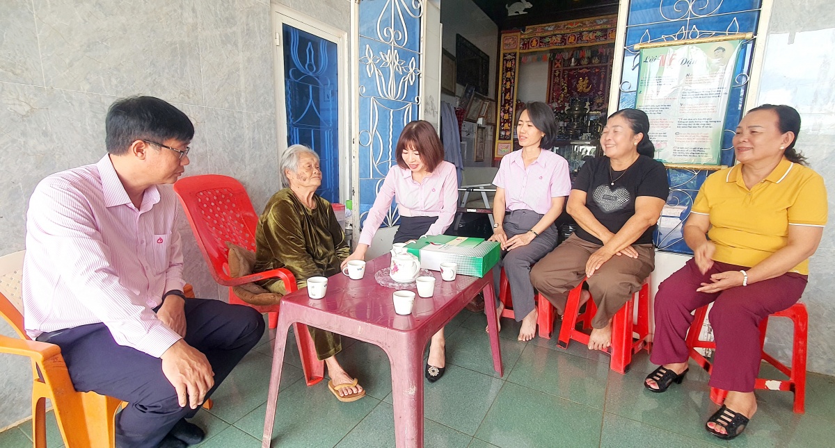 undefined Ngân hàng Chính sách xã hội chi nhánh tỉnh Đắk Lắk tri ân người có công với cách mạng