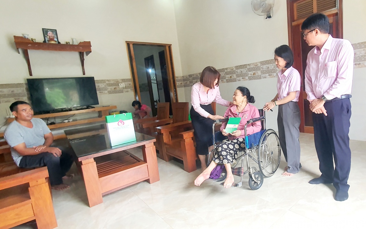 undefined Ngân hàng Chính sách xã hội chi nhánh tỉnh Đắk Lắk tri ân người có công với cách mạng