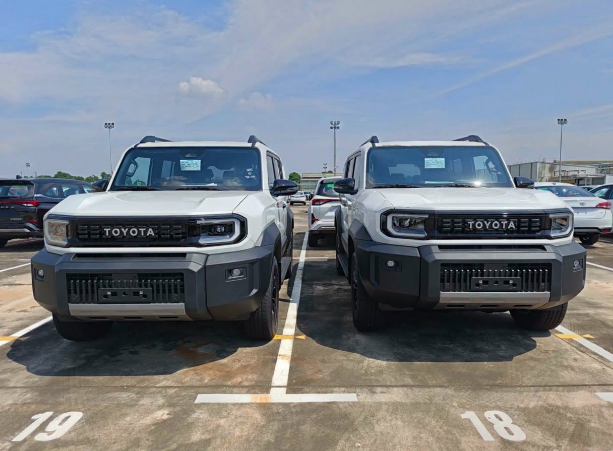 Toyota Land Cruiser FJ ra mắt Việt Nam tuần sau, giá dự kiến gần 1,2 tỷ đồng Đại lý báo Toyota Land Cruiser FJ ra mắt Việt Nam tuần sau: Giá dự kiến gần 1,2 tỷ đồng, máy 2.7L như Fortuner, có ADAS, nhập Thái - Ảnh 1.