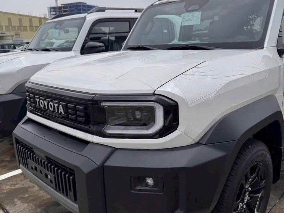 Toyota Land Cruiser FJ ra mắt Việt Nam tuần sau, giá dự kiến gần 1,2 tỷ đồng Đại lý báo Toyota Land Cruiser FJ ra mắt Việt Nam tuần sau: Giá dự kiến gần 1,2 tỷ đồng, máy 2.7L như Fortuner, có ADAS, nhập Thái - Ảnh 6.