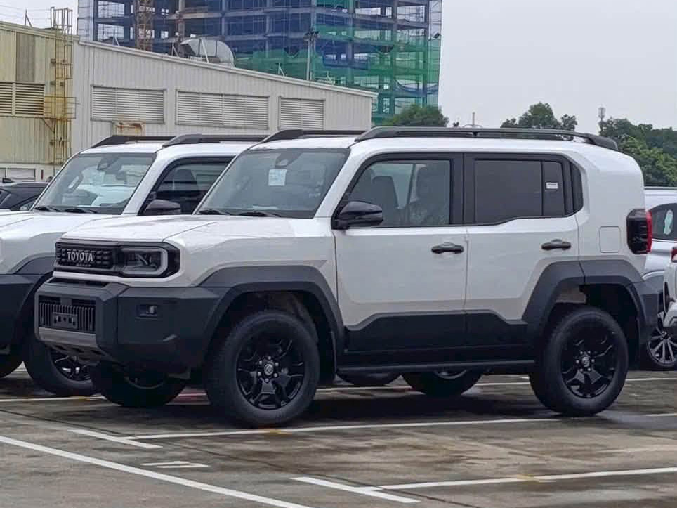 Toyota Land Cruiser FJ ra mắt Việt Nam tuần sau, giá dự kiến gần 1,2 tỷ đồng Đại lý báo Toyota Land Cruiser FJ ra mắt Việt Nam tuần sau: Giá dự kiến gần 1,2 tỷ đồng, máy 2.7L như Fortuner, có ADAS, nhập Thái - Ảnh 3.