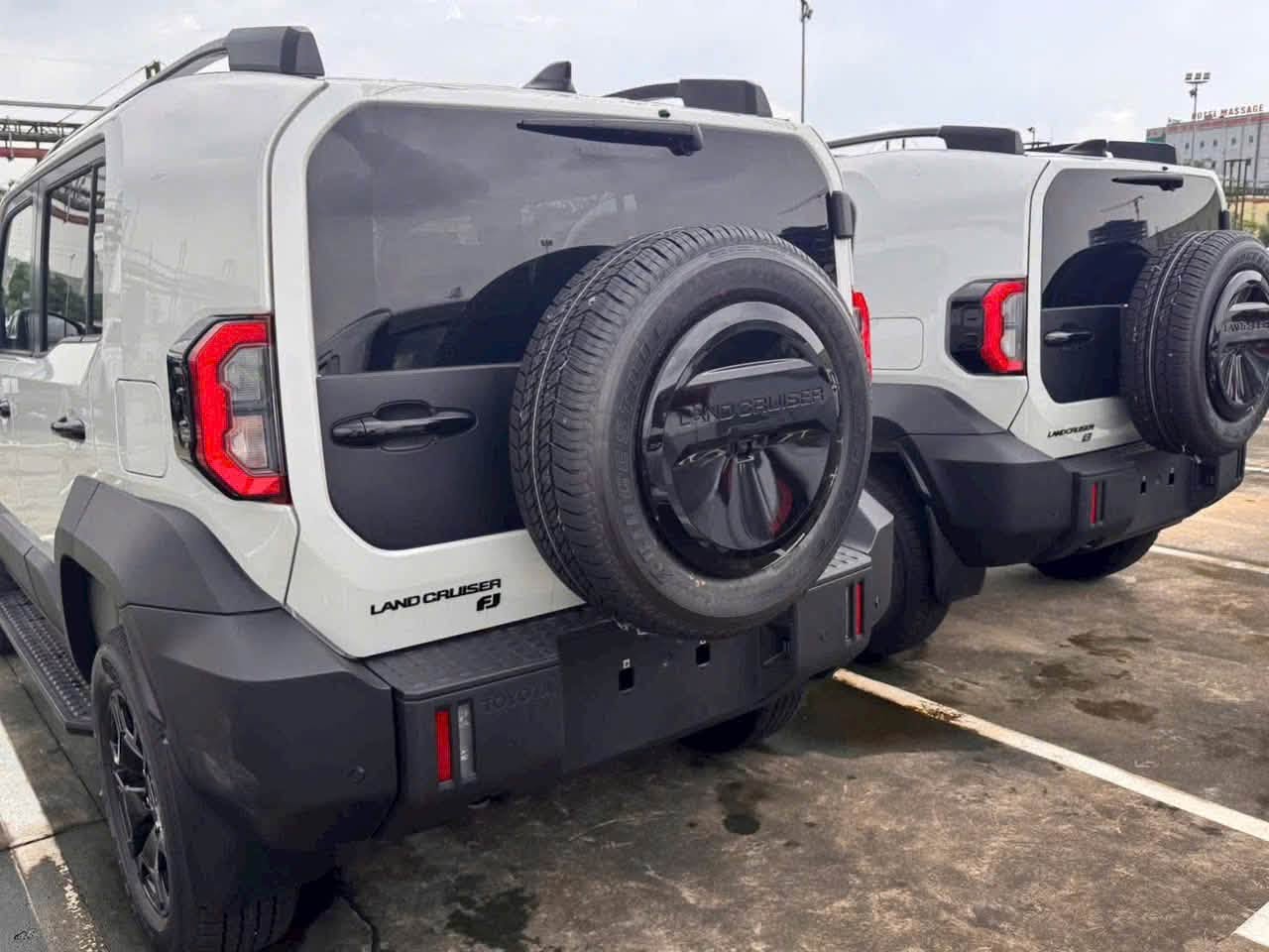 Toyota Land Cruiser FJ ra mắt Việt Nam tuần sau, giá dự kiến gần 1,2 tỷ đồng Đại lý báo Toyota Land Cruiser FJ ra mắt Việt Nam tuần sau: Giá dự kiến gần 1,2 tỷ đồng, máy 2.7L như Fortuner, có ADAS, nhập Thái - Ảnh 5.