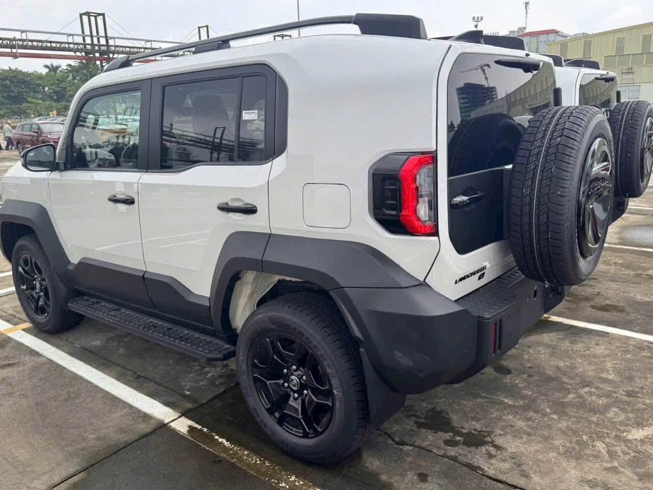 Toyota Land Cruiser FJ ra mắt Việt Nam tuần sau, giá dự kiến gần 1,2 tỷ đồng Đại lý báo Toyota Land Cruiser FJ ra mắt Việt Nam tuần sau: Giá dự kiến gần 1,2 tỷ đồng, máy 2.7L như Fortuner, có ADAS, nhập Thái - Ảnh 4.