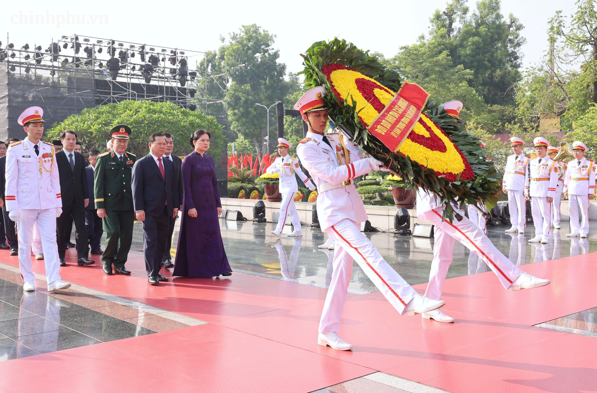 79 năm Ngày Thương binh-Liệt sĩ: Lãnh đạo Đảng, Nhà nước tưởng niệm các Anh hùng liệt sĩ và viếng Chủ tịch Hồ Chí Minh Kỷ niệm 79 năm Ngày Thương binh-Liệt sĩ: Lãnh đạo Đảng, Nhà nước tưởng niệm các Anh hùng liệt sĩ và viếng Chủ tịch Hồ Chí Minh- Ảnh 3.