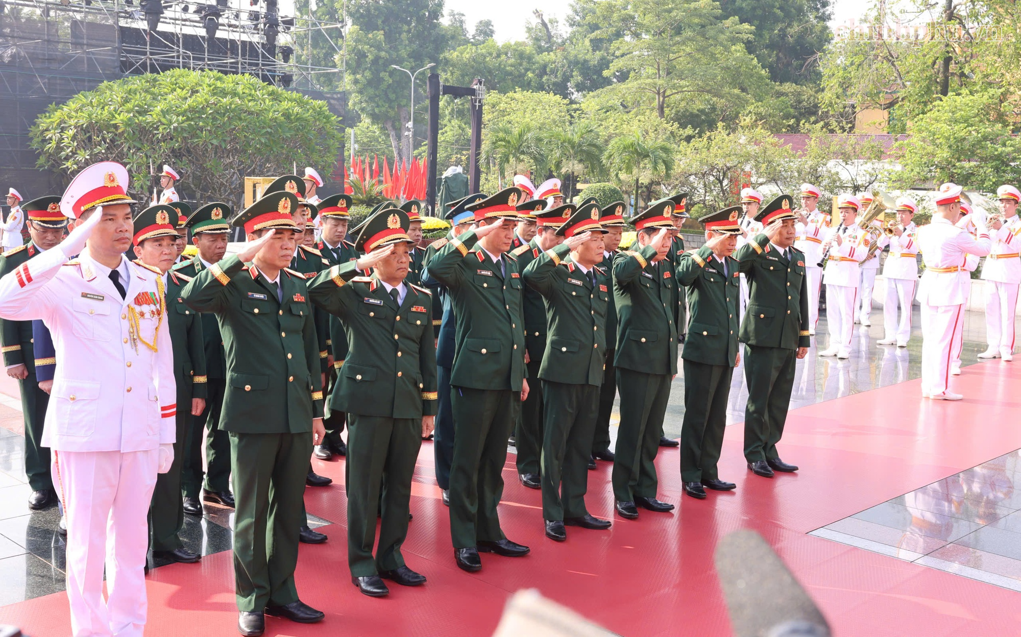 79 năm Ngày Thương binh-Liệt sĩ: Lãnh đạo Đảng, Nhà nước tưởng niệm các Anh hùng liệt sĩ và viếng Chủ tịch Hồ Chí Minh Kỷ niệm 79 năm Ngày Thương binh-Liệt sĩ: Lãnh đạo Đảng, Nhà nước tưởng niệm các Anh hùng liệt sĩ và viếng Chủ tịch Hồ Chí Minh- Ảnh 4.