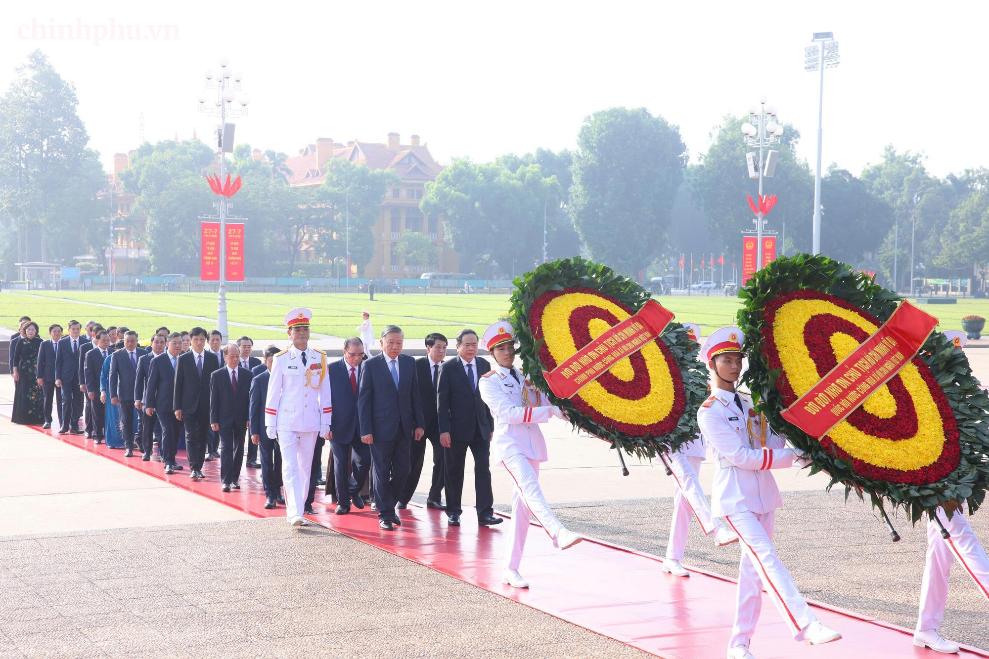 79 năm Ngày Thương binh-Liệt sĩ: Lãnh đạo Đảng, Nhà nước tưởng niệm các Anh hùng liệt sĩ và viếng Chủ tịch Hồ Chí Minh Kỷ niệm 79 năm Ngày Thương binh-Liệt sĩ: Lãnh đạo Đảng, Nhà nước tưởng niệm các Anh hùng liệt sĩ và viếng Chủ tịch Hồ Chí Minh- Ảnh 6.