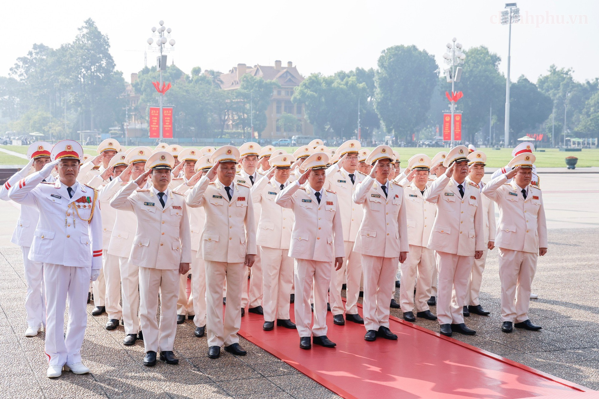 79 năm Ngày Thương binh-Liệt sĩ: Lãnh đạo Đảng, Nhà nước tưởng niệm các Anh hùng liệt sĩ và viếng Chủ tịch Hồ Chí Minh Kỷ niệm 79 năm Ngày Thương binh-Liệt sĩ: Lãnh đạo Đảng, Nhà nước tưởng niệm các Anh hùng liệt sĩ và viếng Chủ tịch Hồ Chí Minh- Ảnh 9.