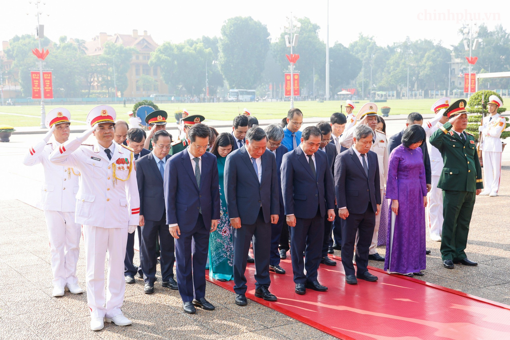 79 năm Ngày Thương binh-Liệt sĩ: Lãnh đạo Đảng, Nhà nước tưởng niệm các Anh hùng liệt sĩ và viếng Chủ tịch Hồ Chí Minh Kỷ niệm 79 năm Ngày Thương binh-Liệt sĩ: Lãnh đạo Đảng, Nhà nước tưởng niệm các Anh hùng liệt sĩ và viếng Chủ tịch Hồ Chí Minh- Ảnh 10.