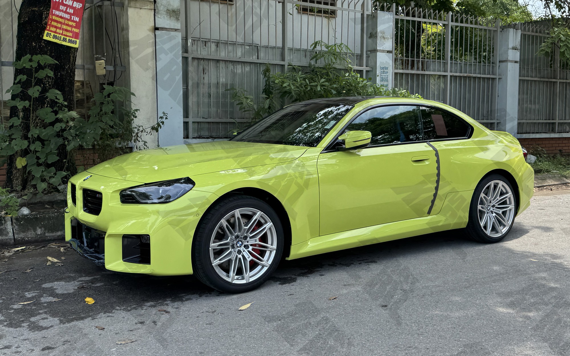 BMW M2 đời mới đầu tiên về Việt Nam, giá không dưới 4,1 tỷ đồng BMW M2 đời mới đầu tiên về Việt Nam: Giá không dưới 4,1 tỷ đồng, mạnh 480hp, 0-100km/h chi 4 giây, thêm lựa chọn cho dân chơi mê tốc độ - Ảnh 2.