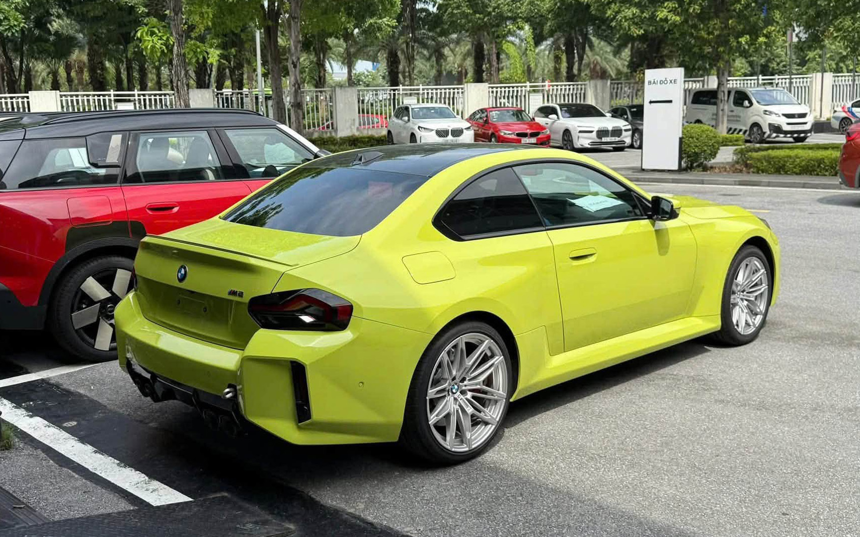 BMW M2 đời mới đầu tiên về Việt Nam, giá không dưới 4,1 tỷ đồng BMW M2 đời mới đầu tiên về Việt Nam: Giá không dưới 4,1 tỷ đồng, mạnh 480hp, 0-100km/h chi 4 giây, thêm lựa chọn cho dân chơi mê tốc độ - Ảnh 7.